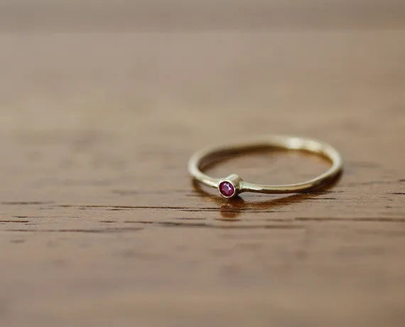 14k Yellow Gold Band Set with Ruby (S0600)