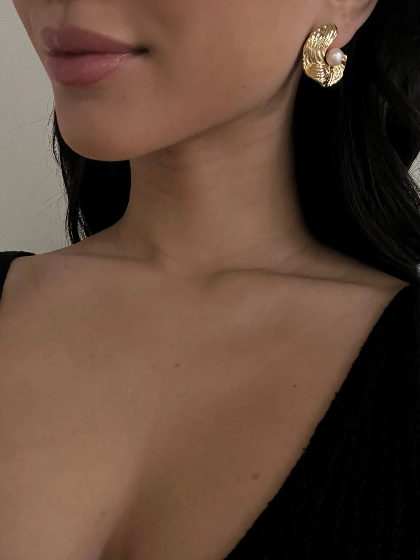 27 Pearl Swirl Stud Earrings
