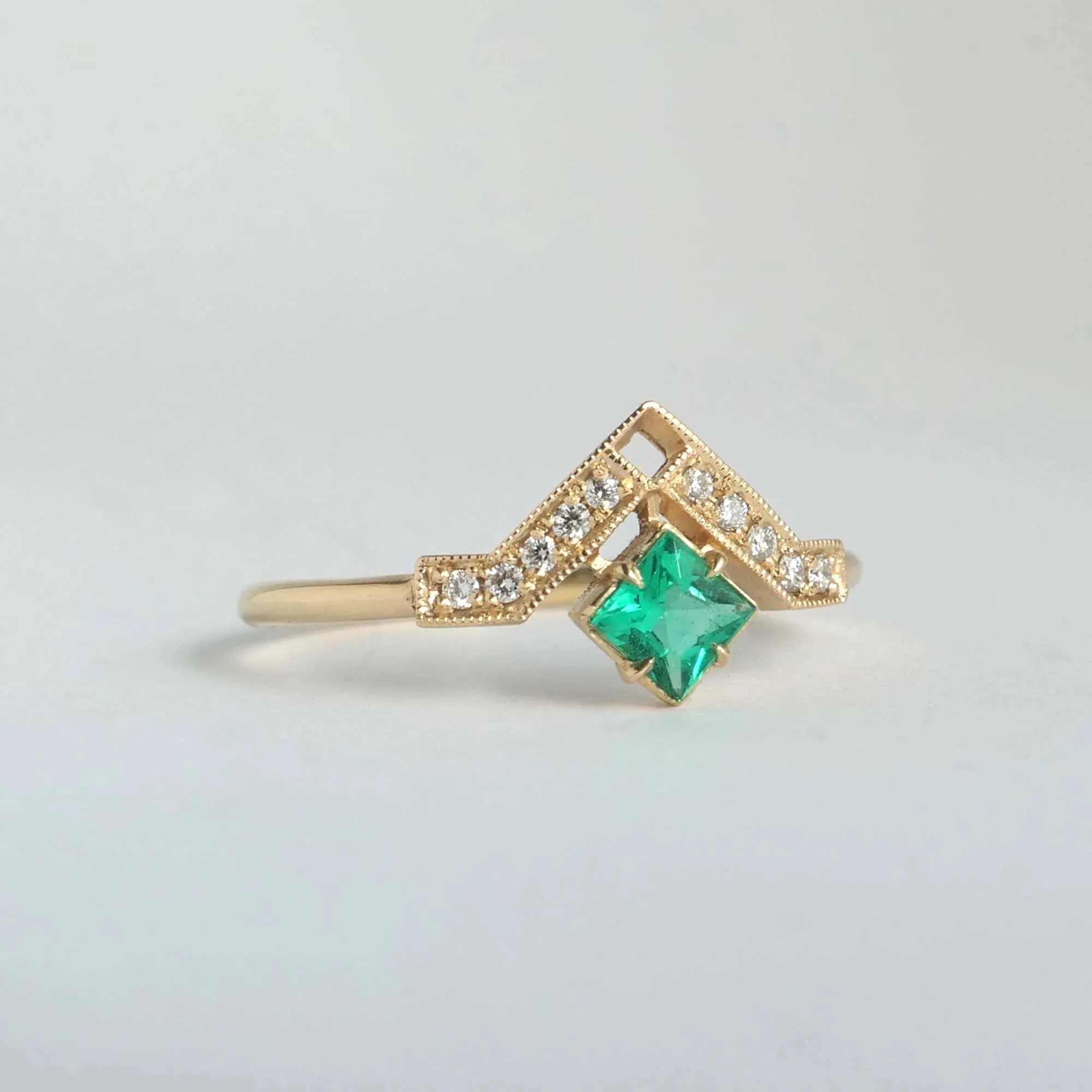 Artio Emerald Ring
