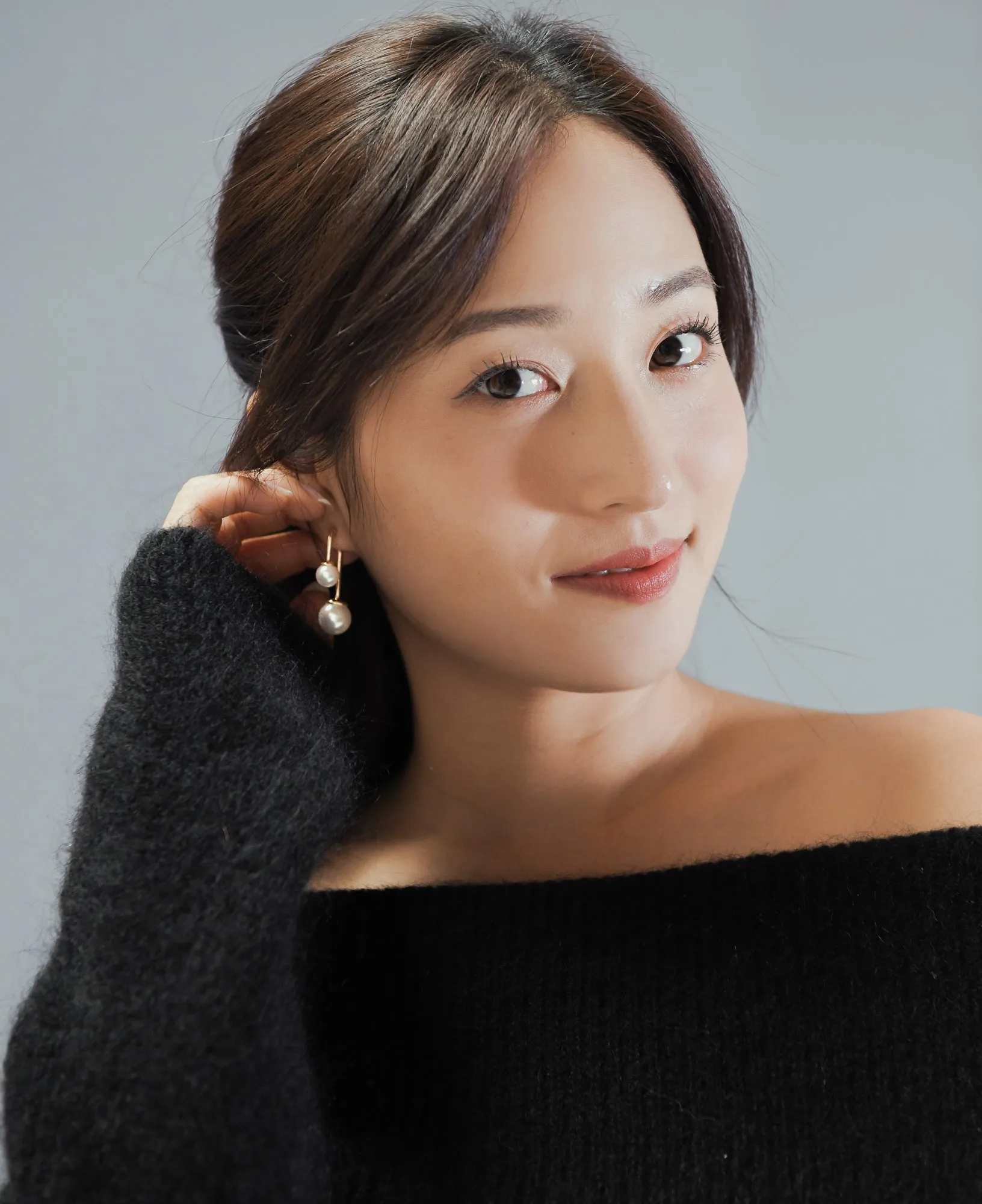 August Pearl Threader Earrings