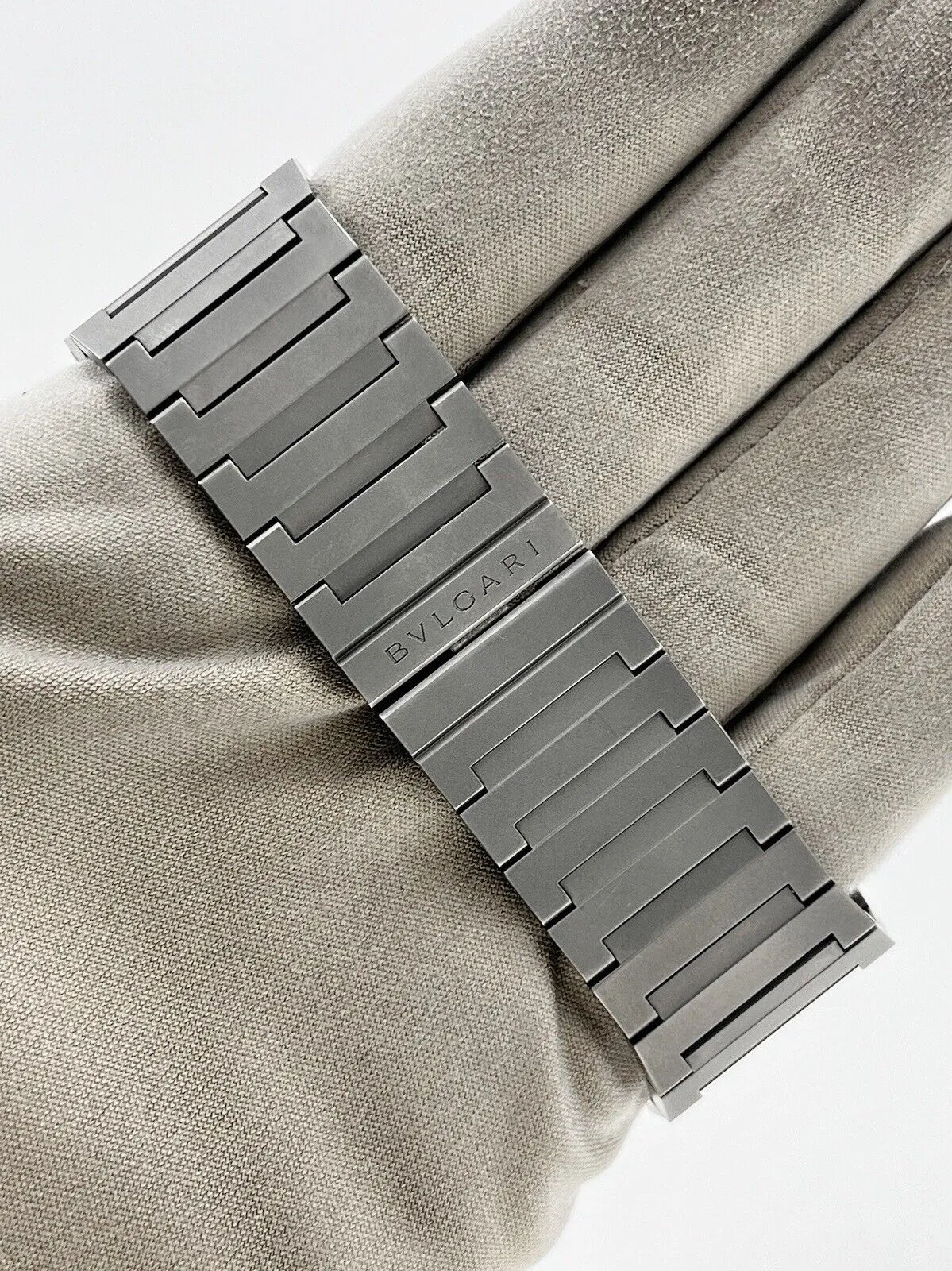 Bulgari Octo Finissimo Automatic 40mm Gray Dial Titanium BGO40T W/Papers