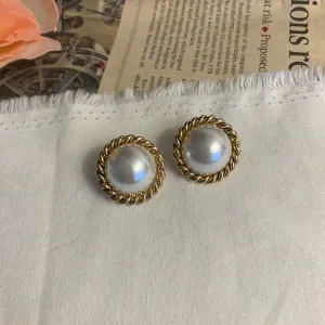 Classic Gold Rim Big Pearl stud earrings