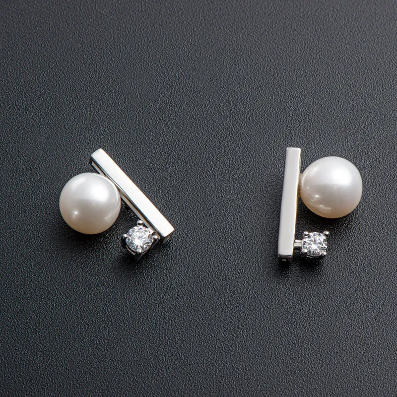 Classic Natural Pearl Stud Earring