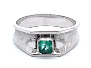 Columbian Green Emerald Ring in 18k White Gold