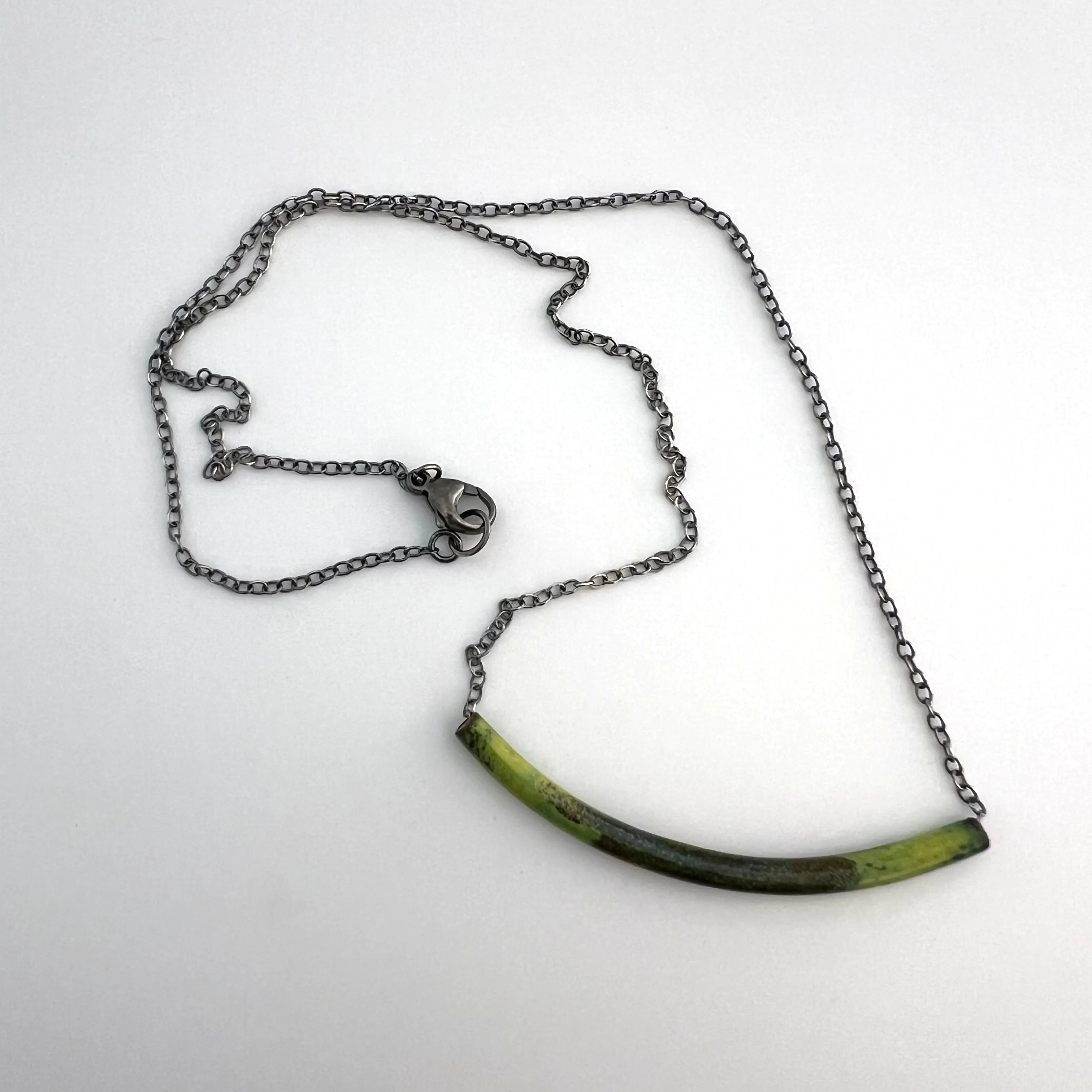 Curved Bead Necklace 1