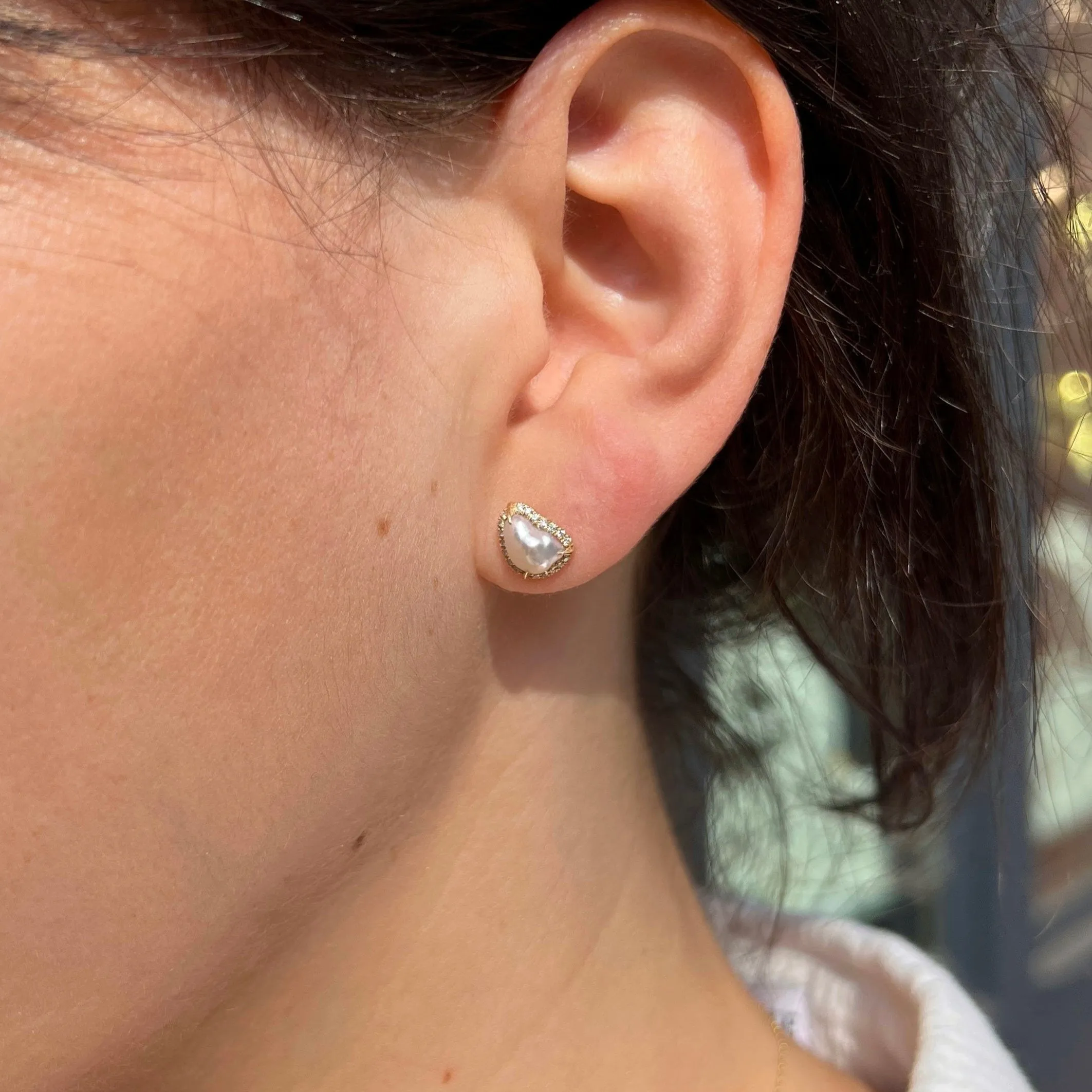 Figure Pearl Earrings