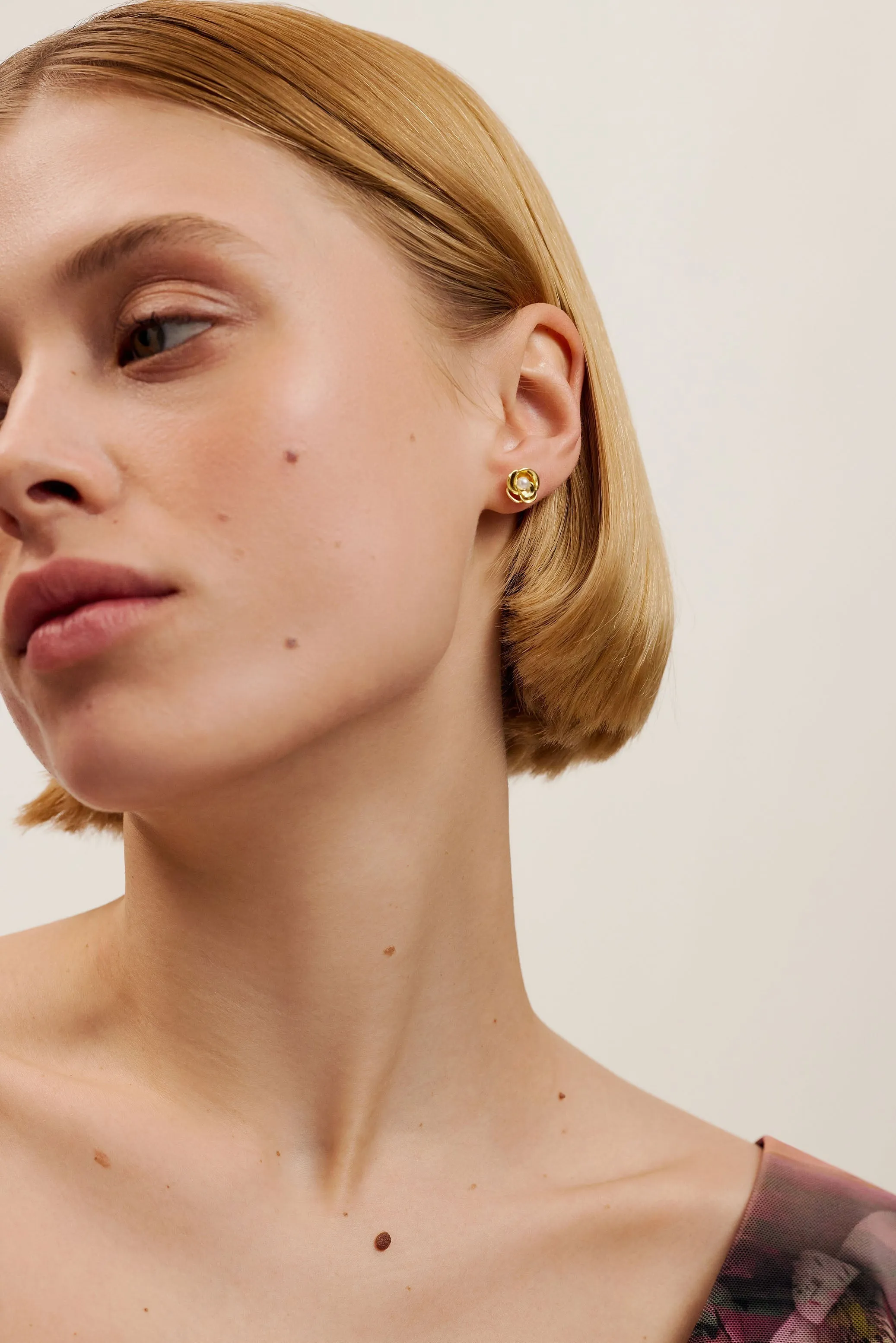 Flo Pearl Flower Stud Earring Gold