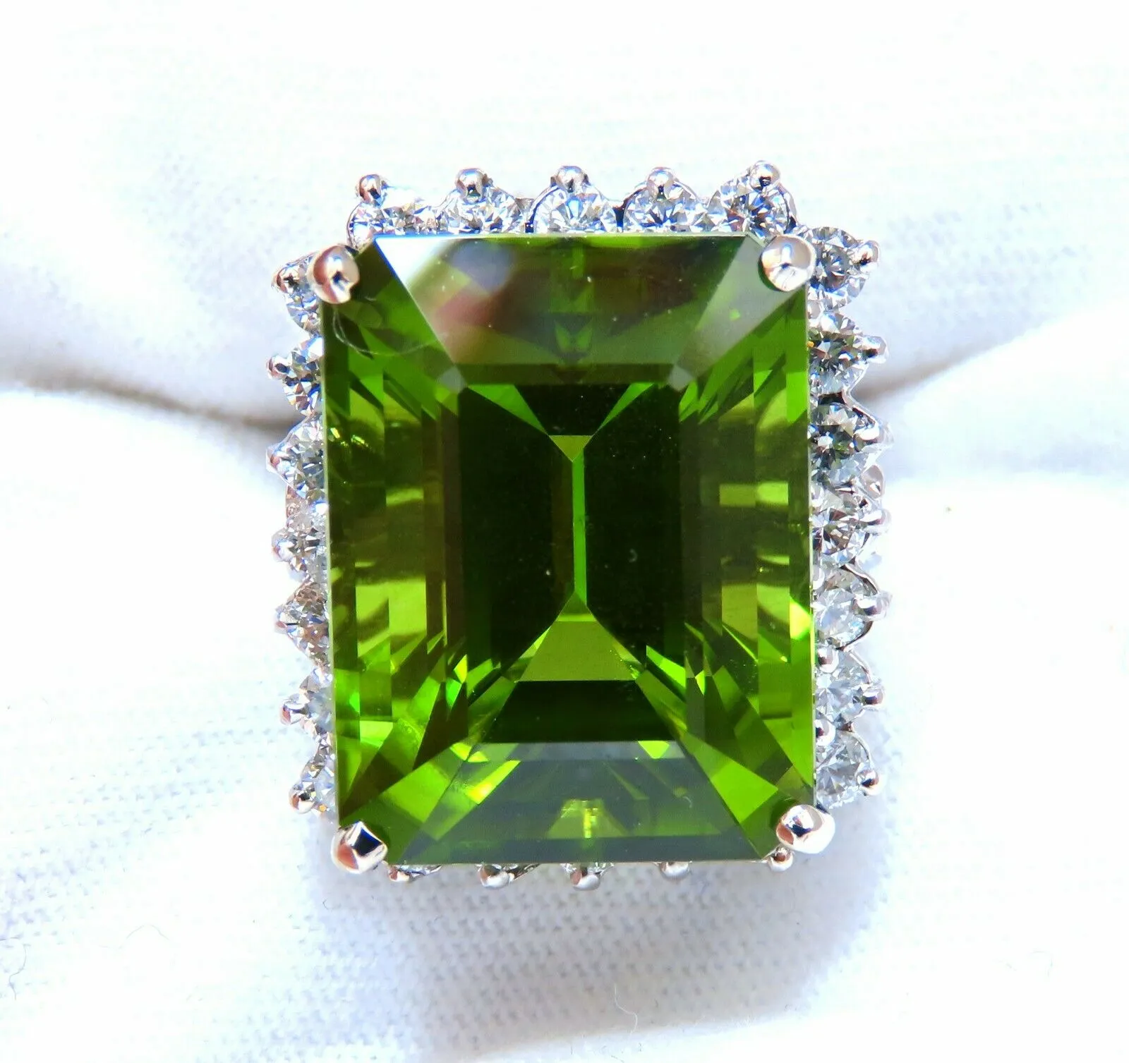 GIA Certified 18.53ct Natural Green Peridot Diamonds Rings 14kt