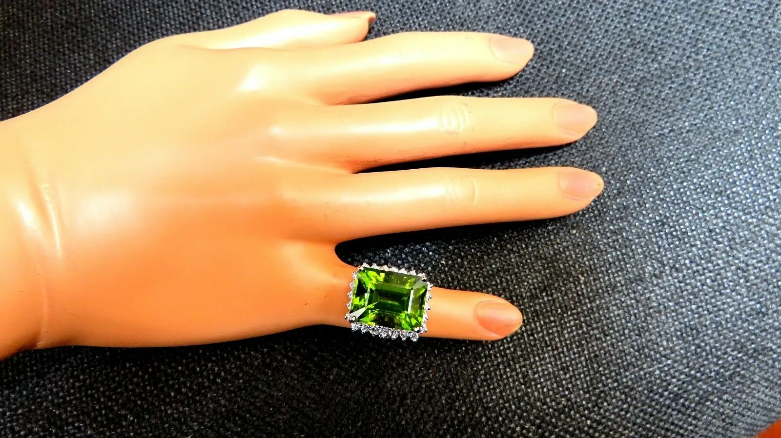 GIA Certified 18.53ct Natural Green Peridot Diamonds Rings 14kt