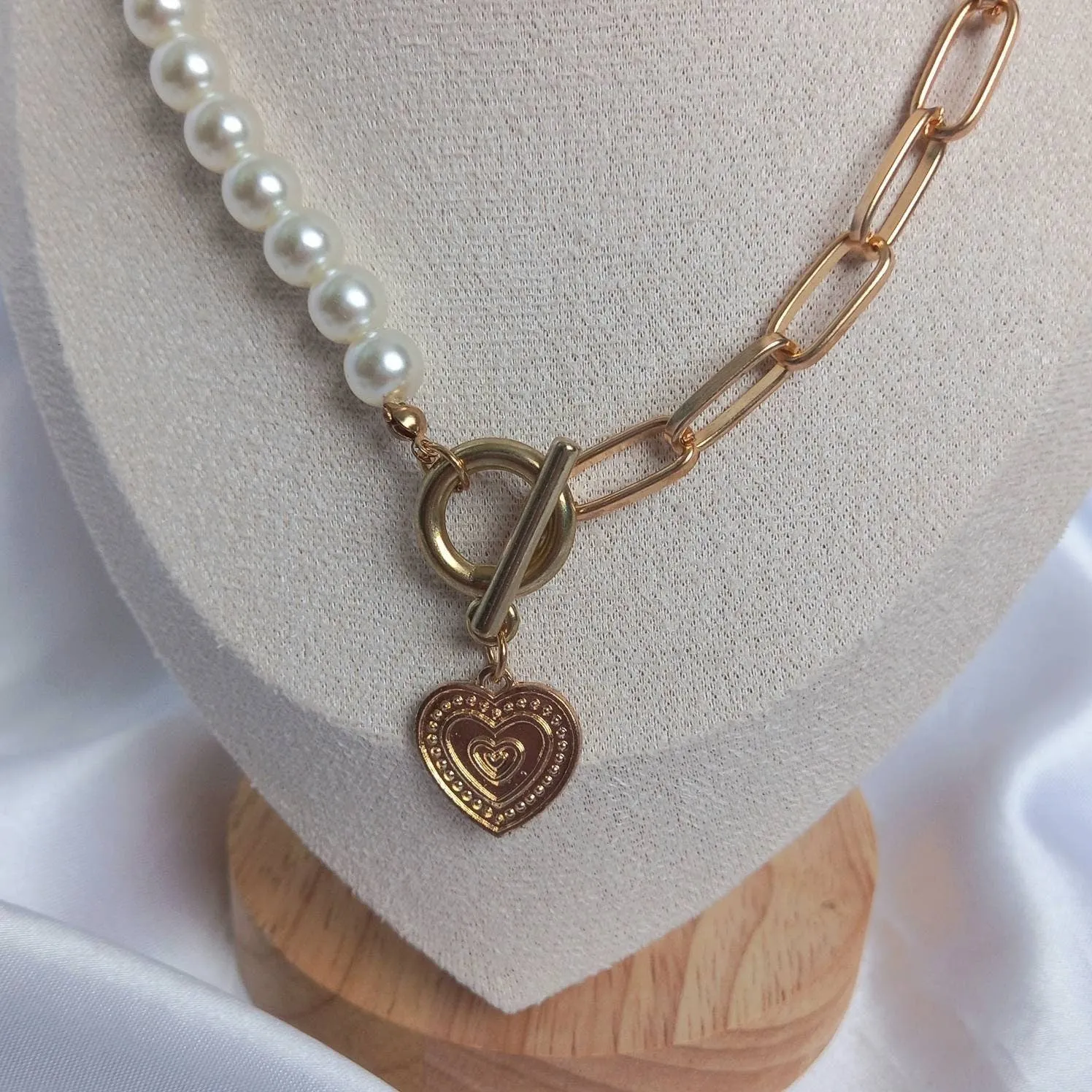 Gold Chain & Pearl Necklace - Faux Pearl Necklaces In The UK,Chunky Necklace,Chunky Jewellery,Gold Jewellery In The UK,Gold Necklaces