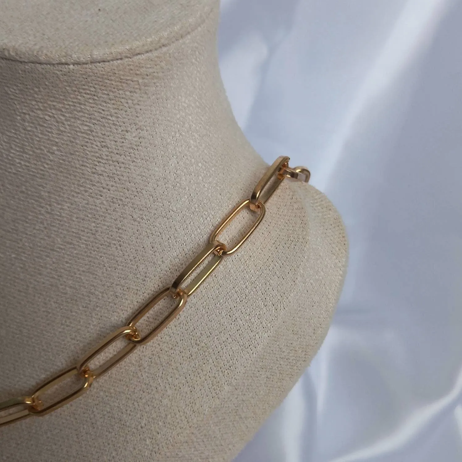 Gold Chain & Pearl Necklace - Faux Pearl Necklaces In The UK,Chunky Necklace,Chunky Jewellery,Gold Jewellery In The UK,Gold Necklaces