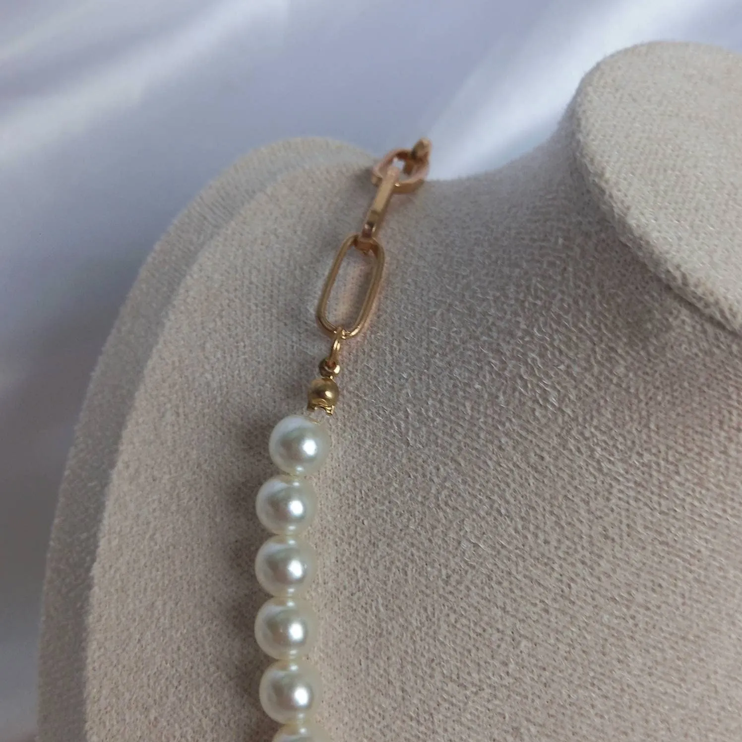 Gold Chain & Pearl Necklace - Faux Pearl Necklaces In The UK,Chunky Necklace,Chunky Jewellery,Gold Jewellery In The UK,Gold Necklaces