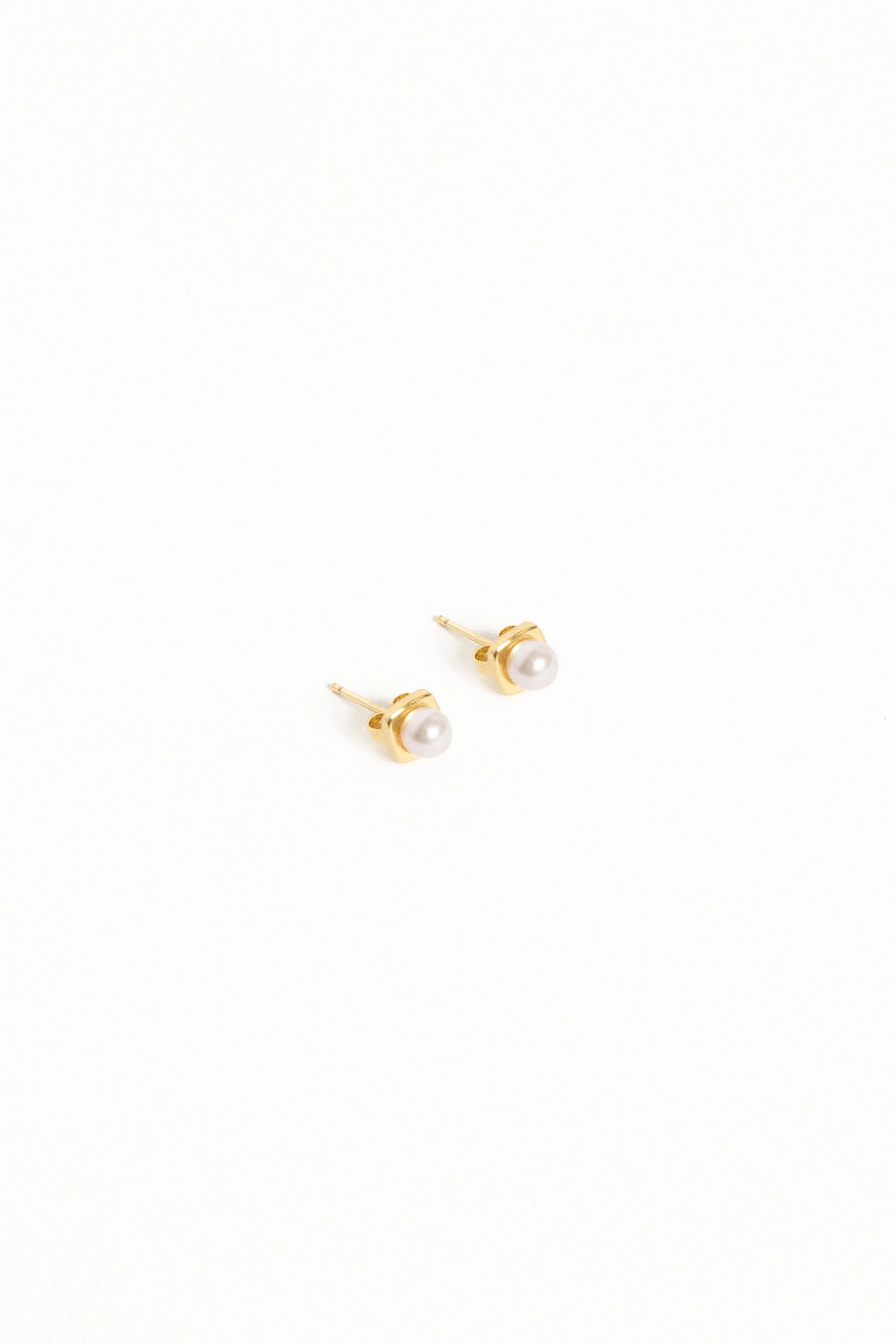 Helene Stud Earrings - Gold/Pearl
