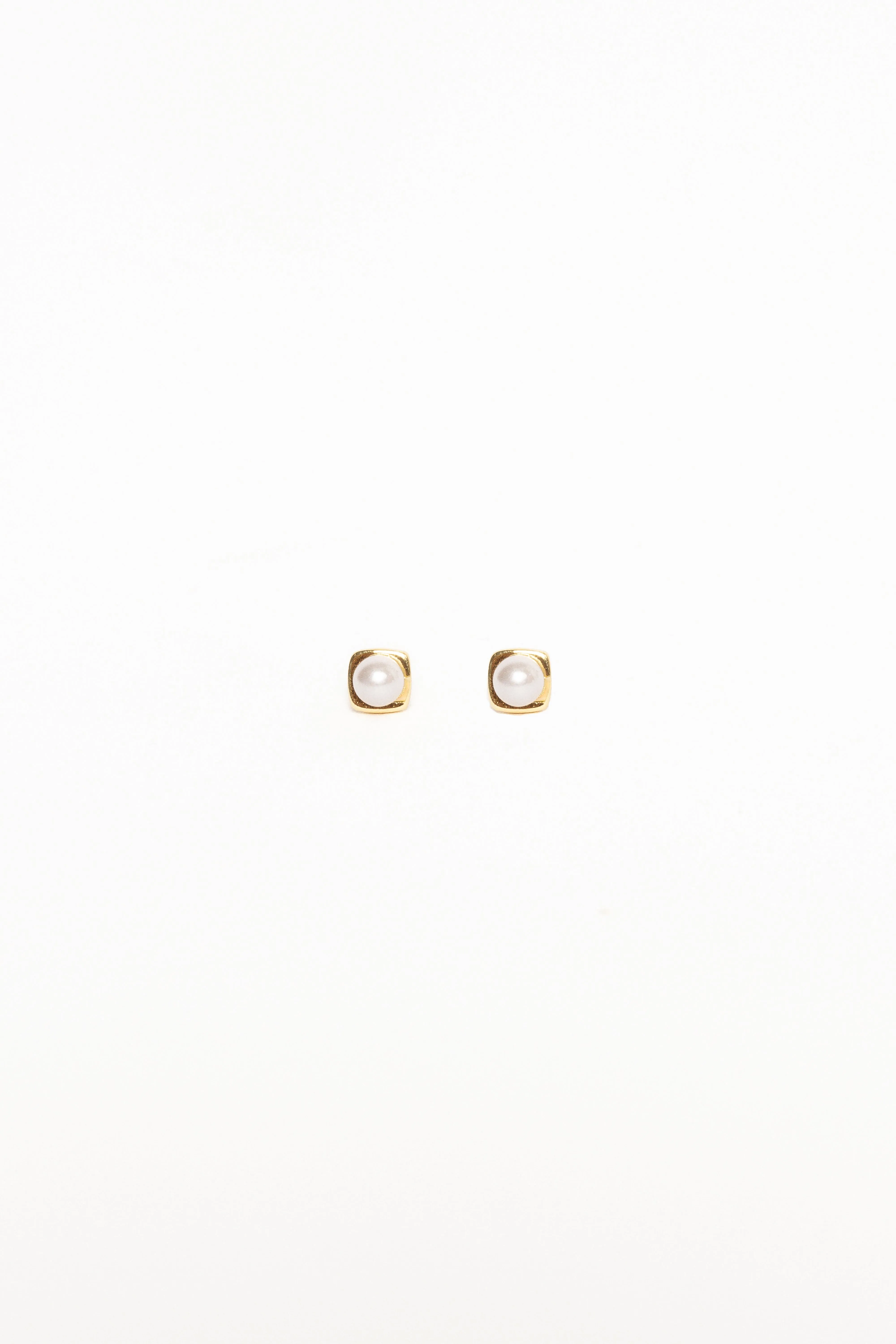 Helene Stud Earrings - Gold/Pearl