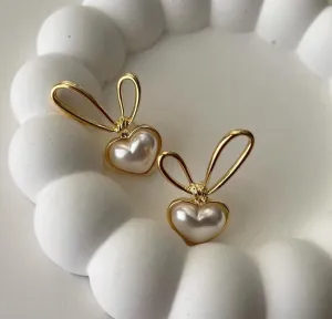 Korean style metal knot with pearl heart stud earrings