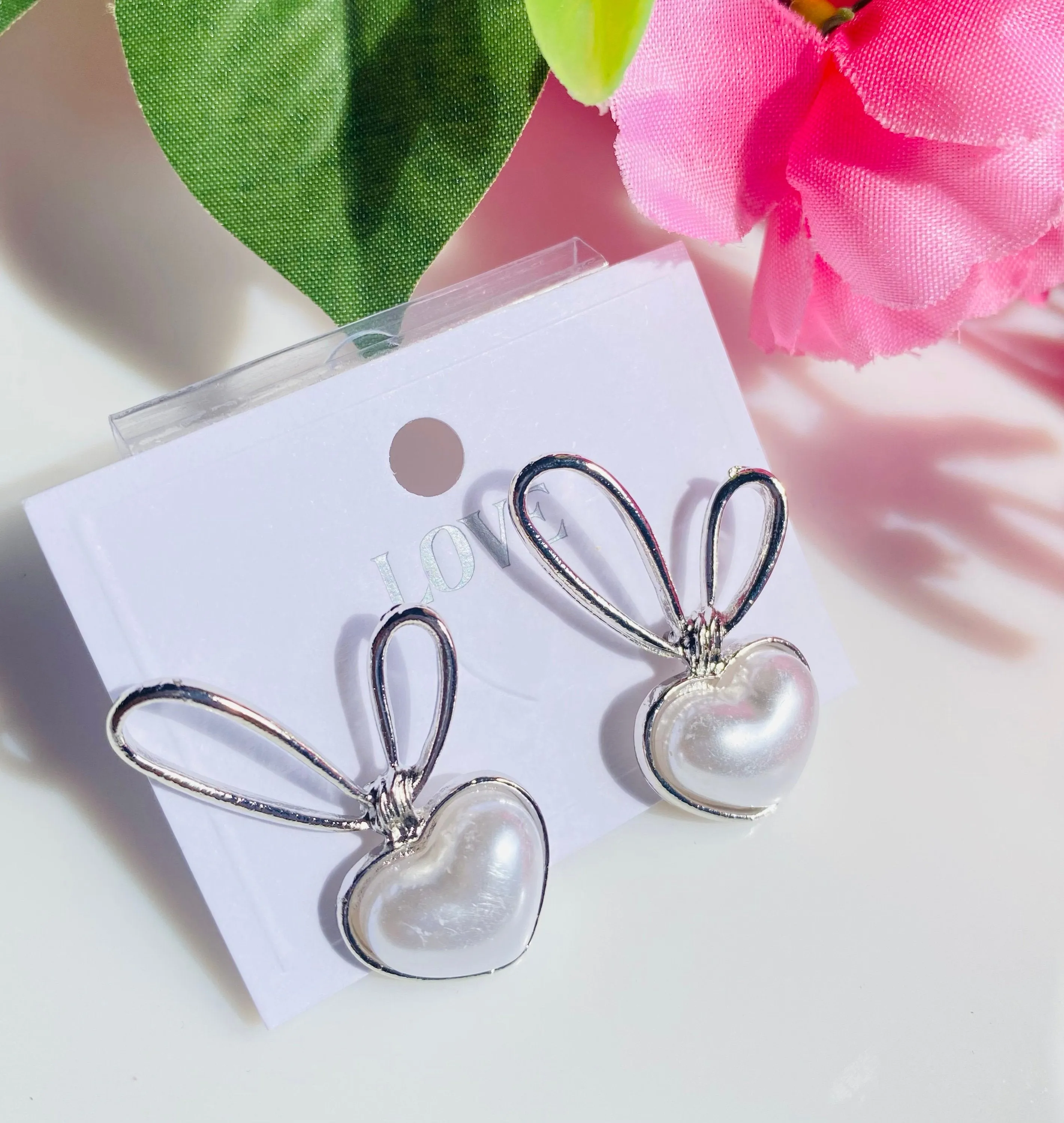 Korean style metal knot with pearl heart stud earrings