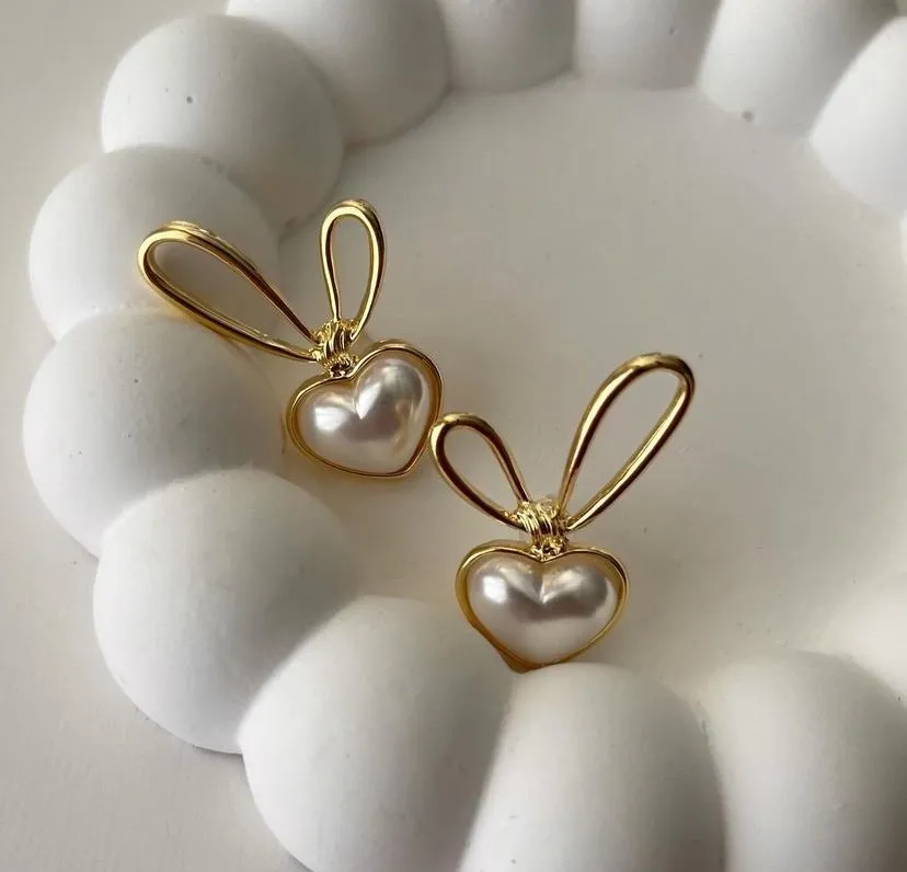Korean style metal knot with pearl heart stud earrings