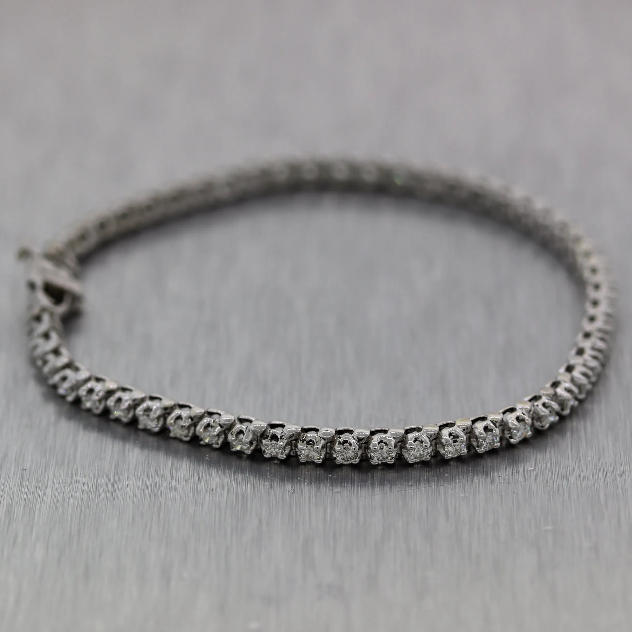 Modern 14k White Gold 2ctw Diamond Tennis Bracelet