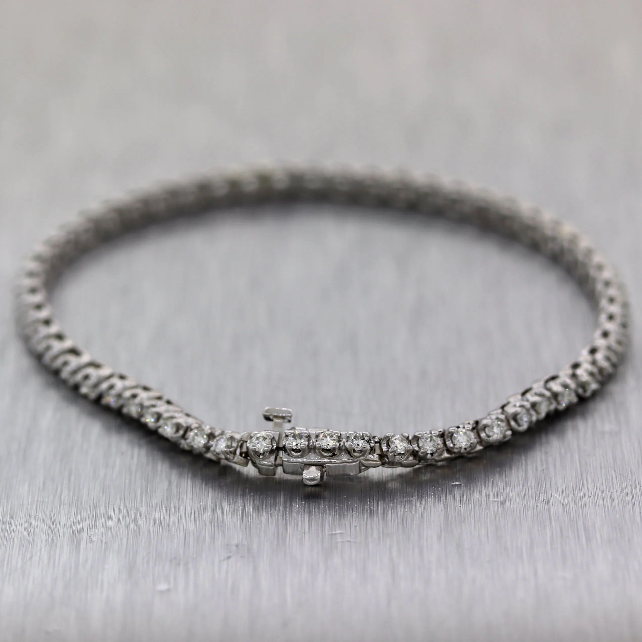 Modern 14k White Gold 2ctw Diamond Tennis Bracelet
