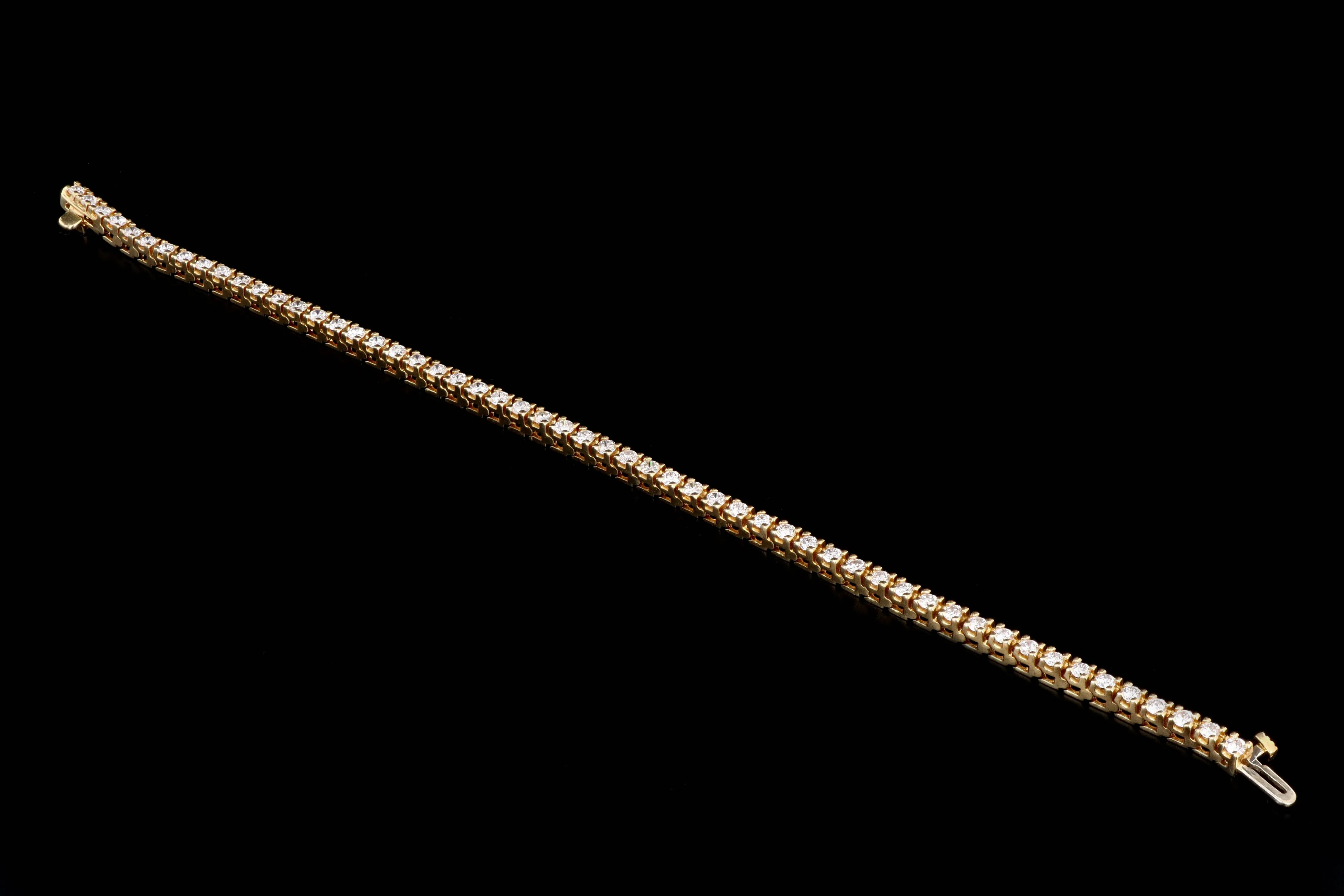 Modern 18K Yellow Gold 2.75 Carat Round Brilliant Cut Diamond Tennis Bracelet