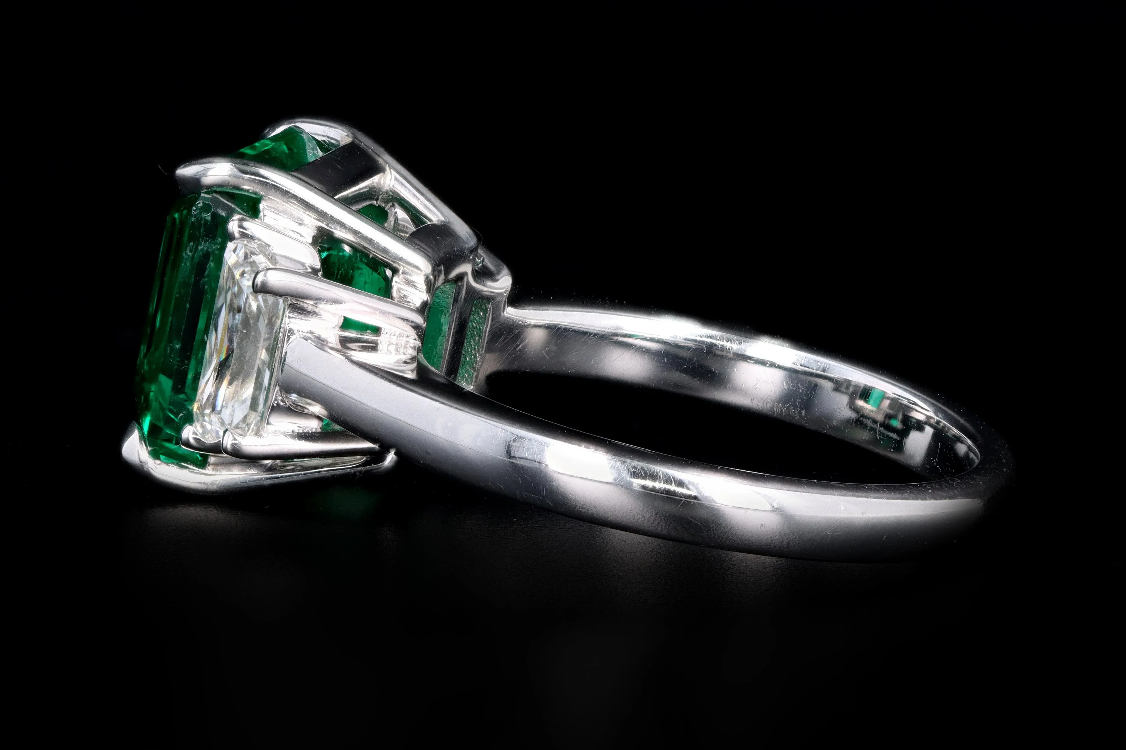 Modern Platinum 4.26 Carat Natural Colombian Emerald & Diamond Ring AGL Certified
