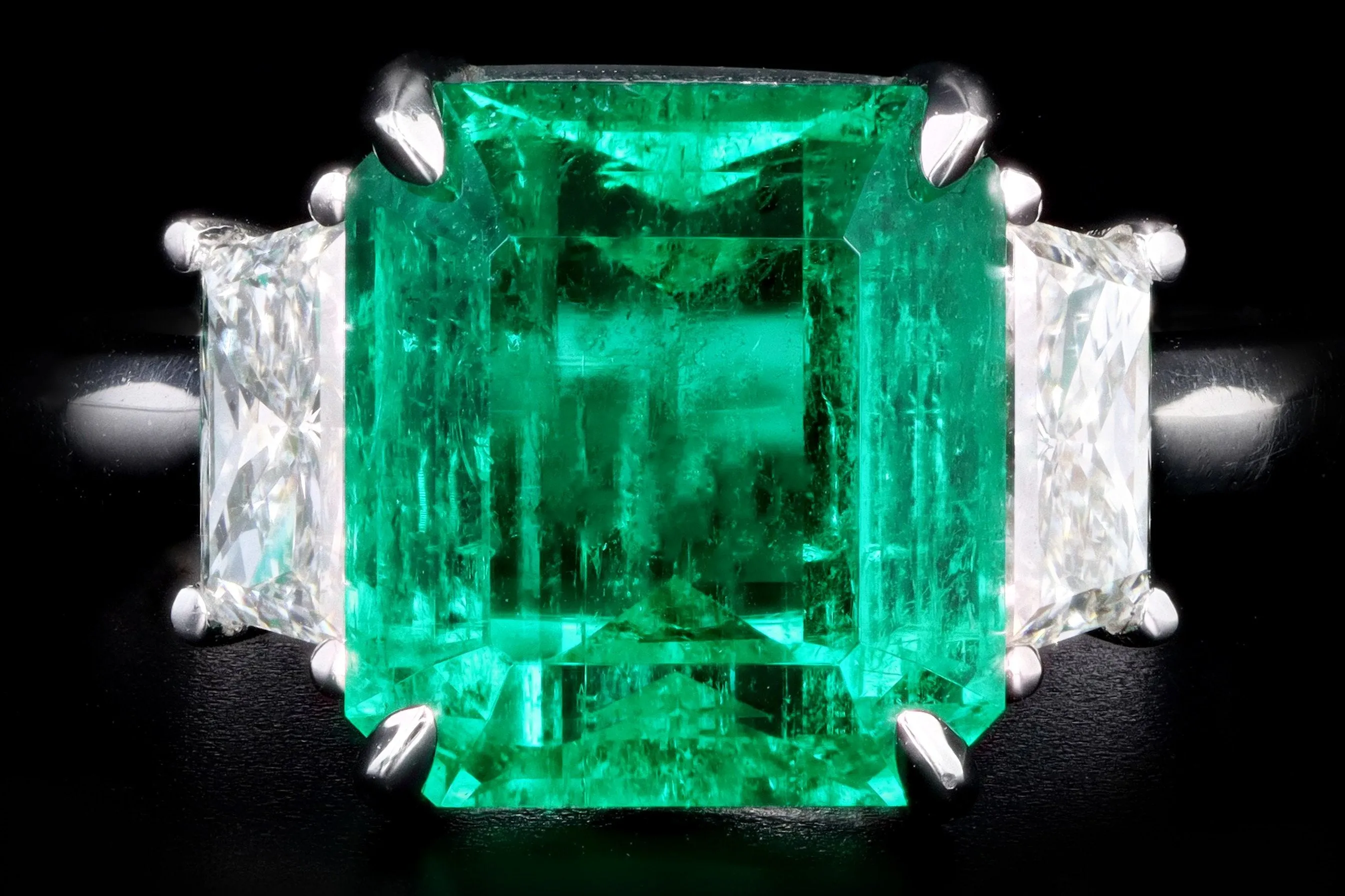 Modern Platinum 4.26 Carat Natural Colombian Emerald & Diamond Ring AGL Certified