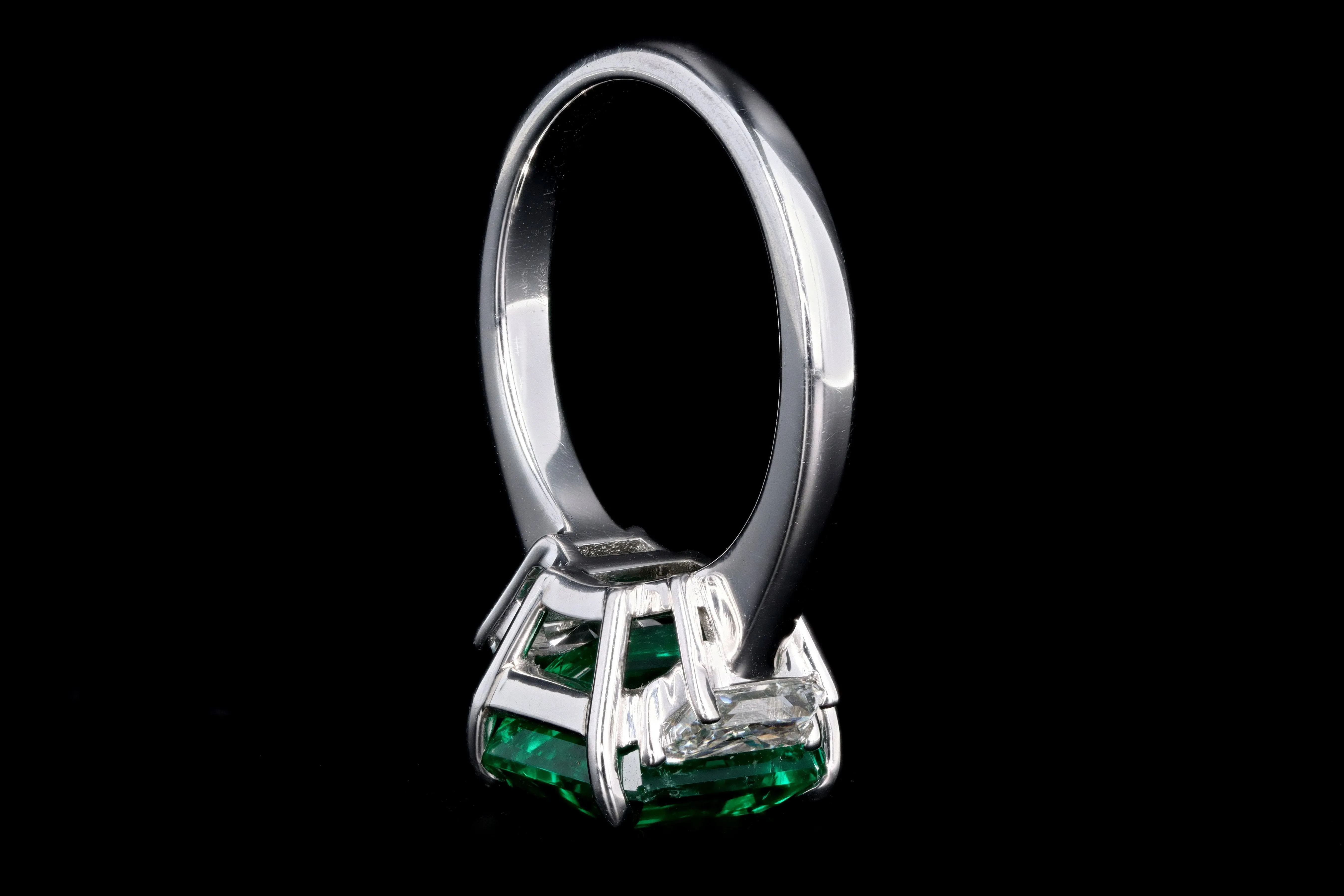 Modern Platinum 4.26 Carat Natural Colombian Emerald & Diamond Ring AGL Certified
