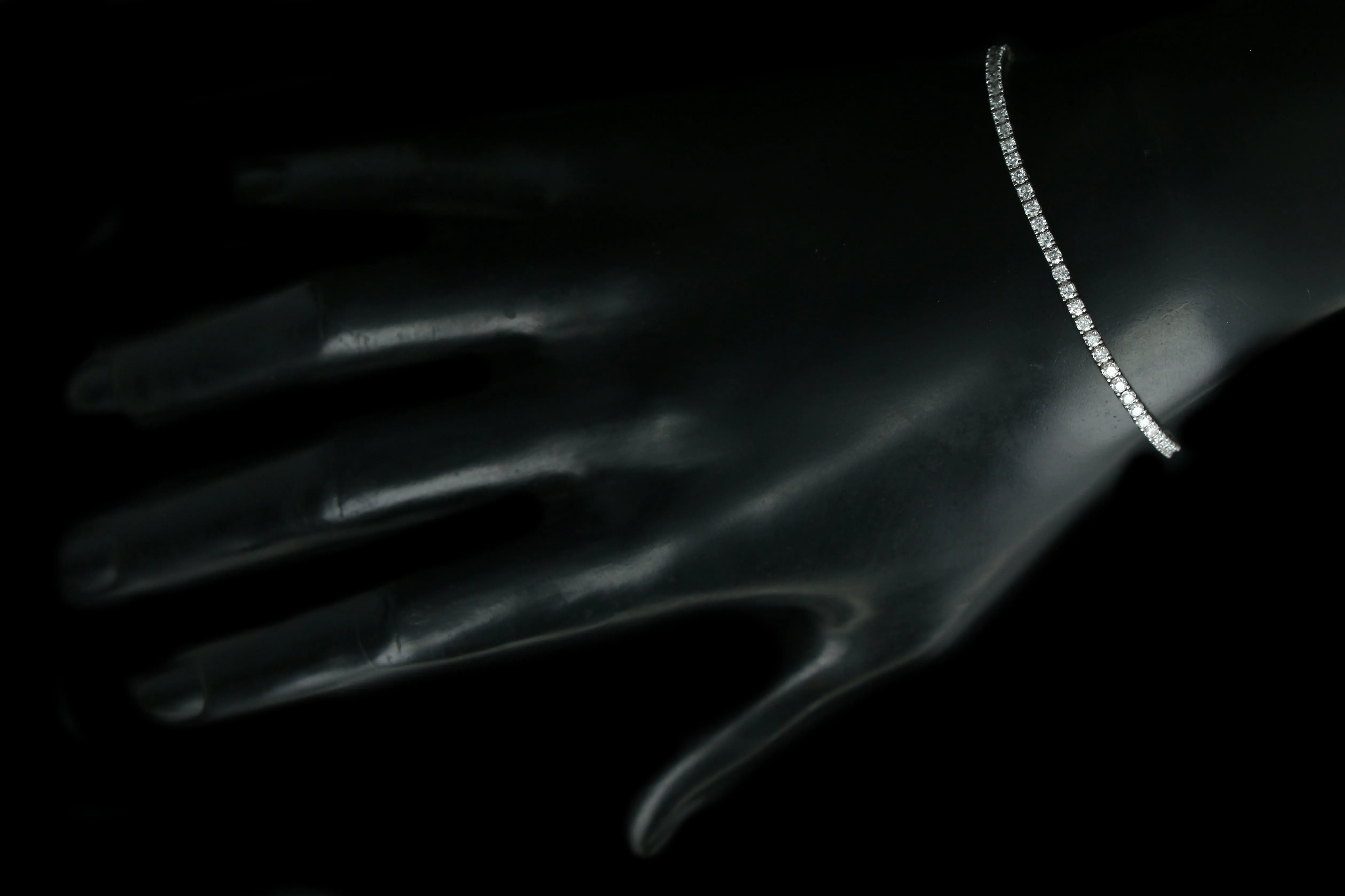 New 14K White Gold 3.25 Carat Round Brilliant Diamond Tennis Bracelet