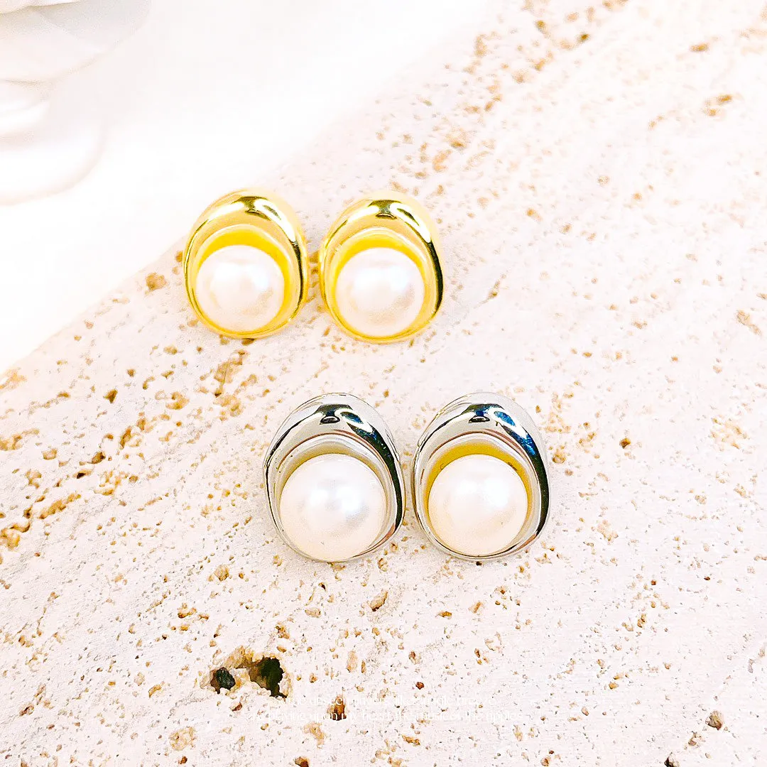 Pearl Stud Earrings Gold
