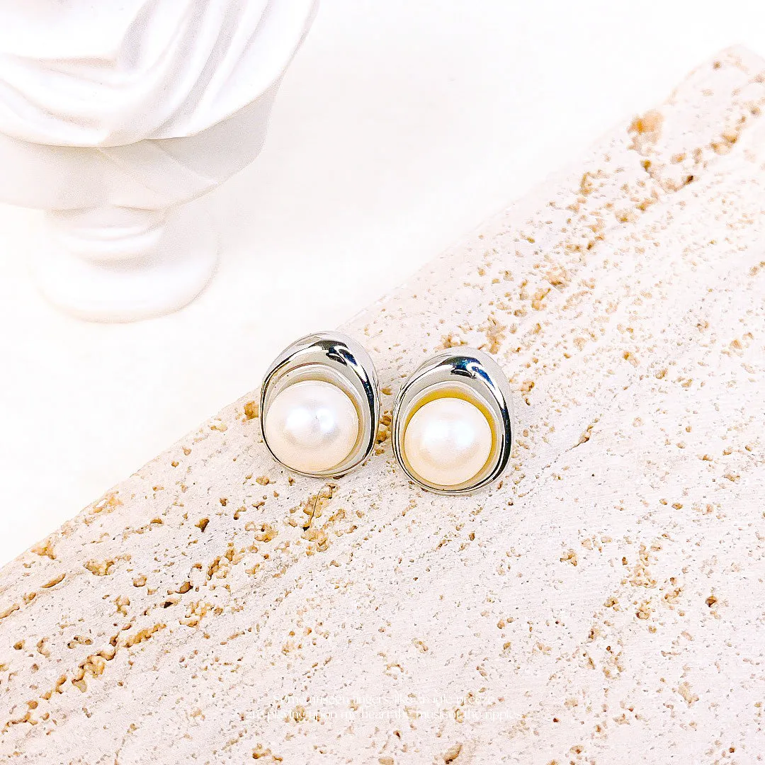 Pearl Stud Earrings Gold