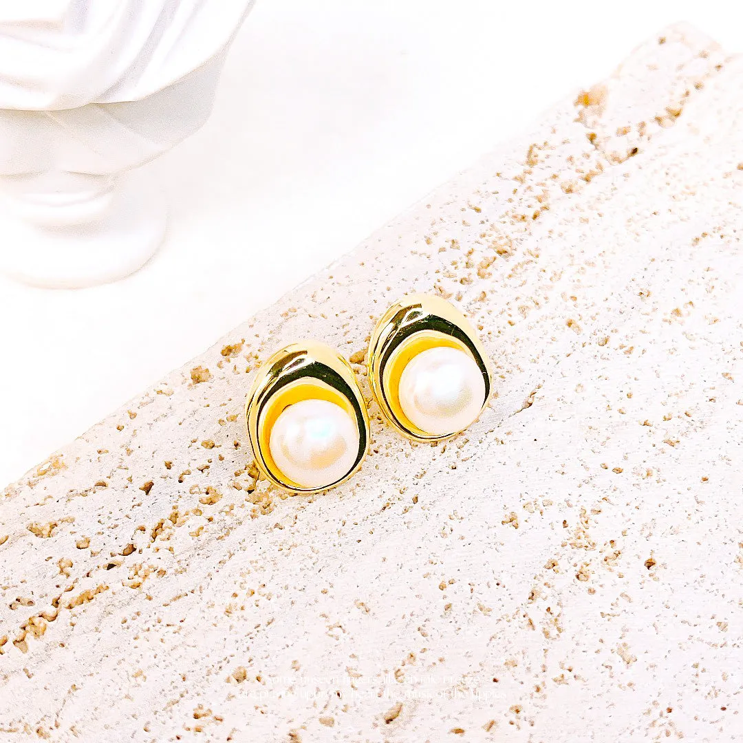 Pearl Stud Earrings Gold