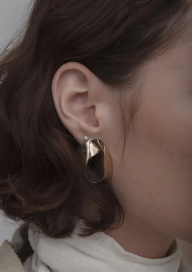 pearl studs