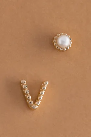Pearl V Ball Stud Earrings