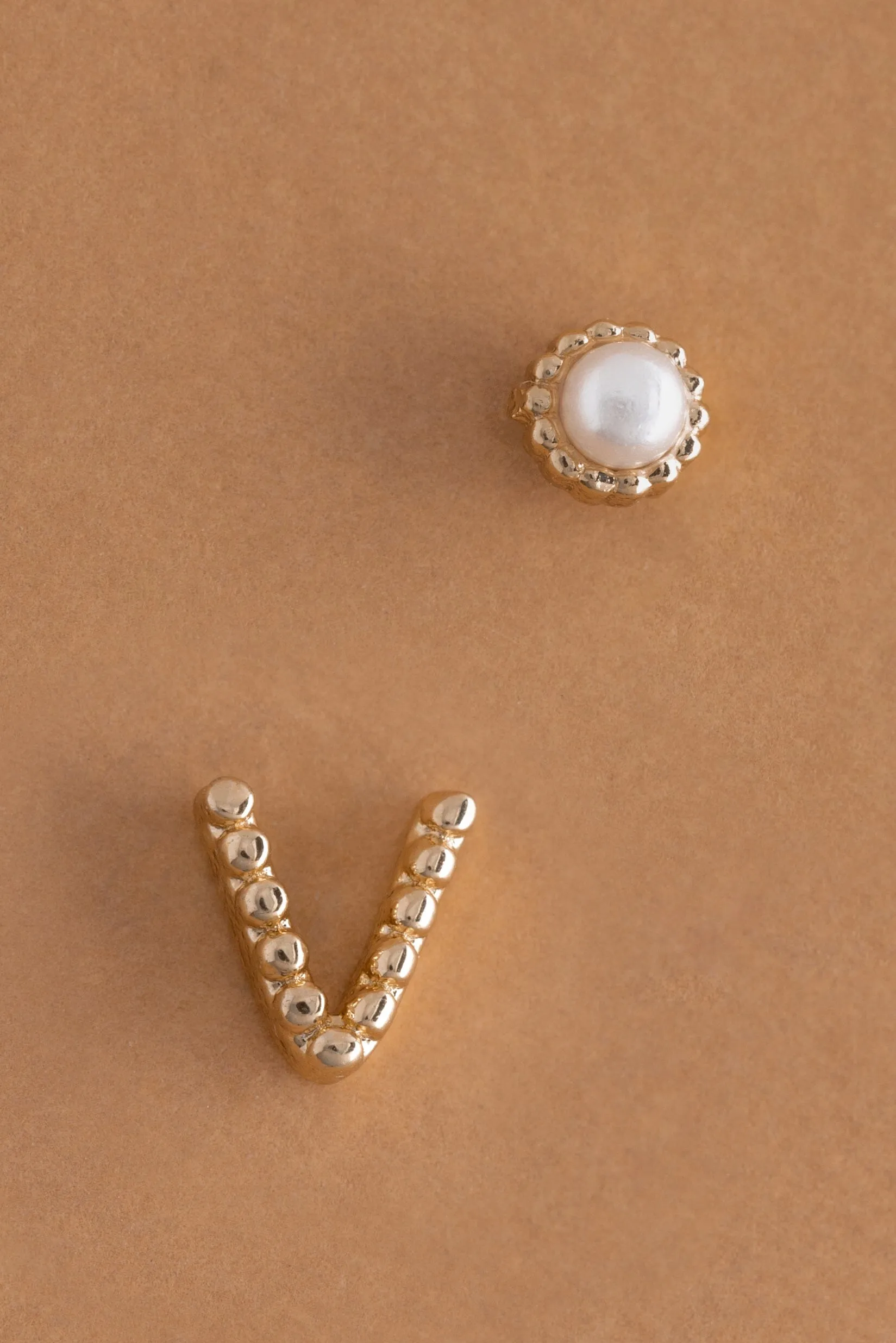 Pearl V Ball Stud Earrings