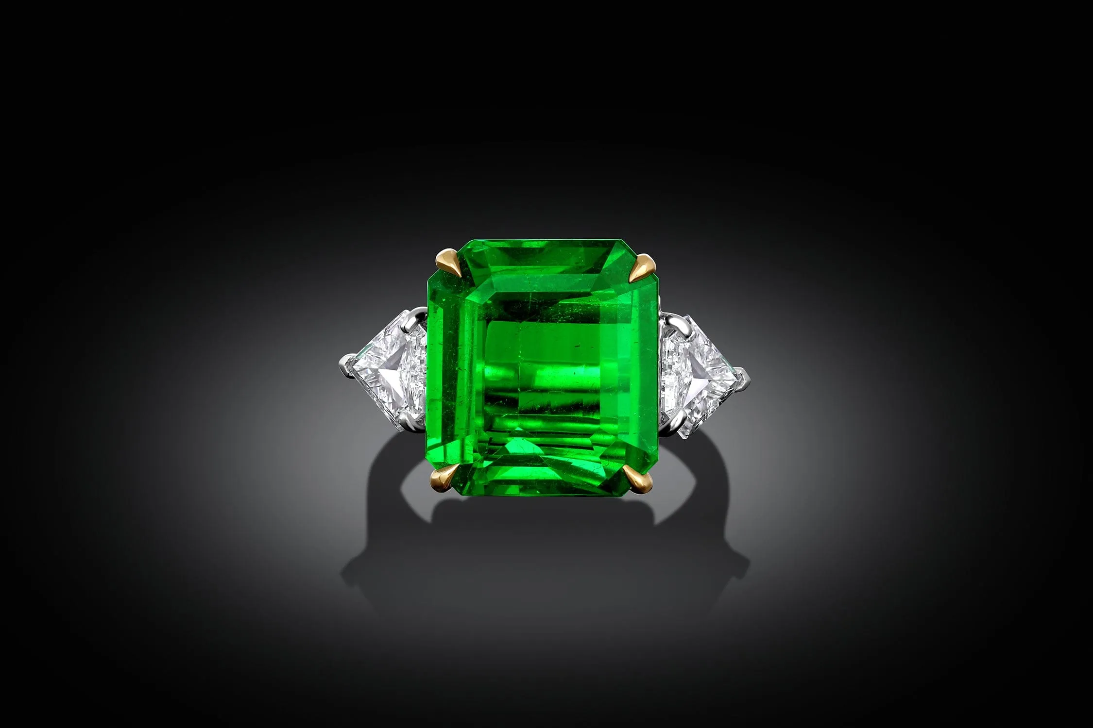 Platinum and 18K Yellow Gold 8.50ct Natural Zambian Emerald Diamond Ring