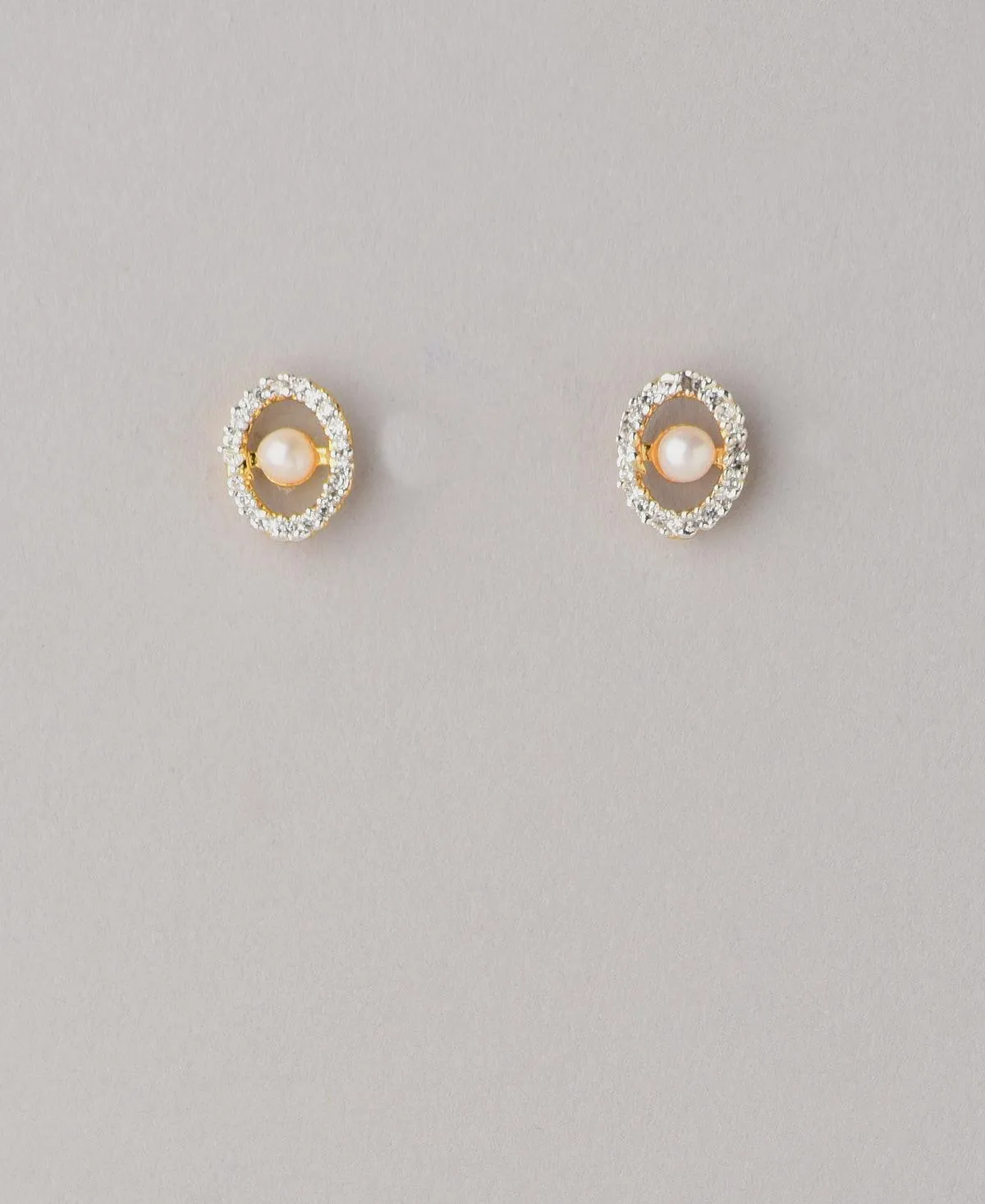 Pretty Pearl Stud Earring
