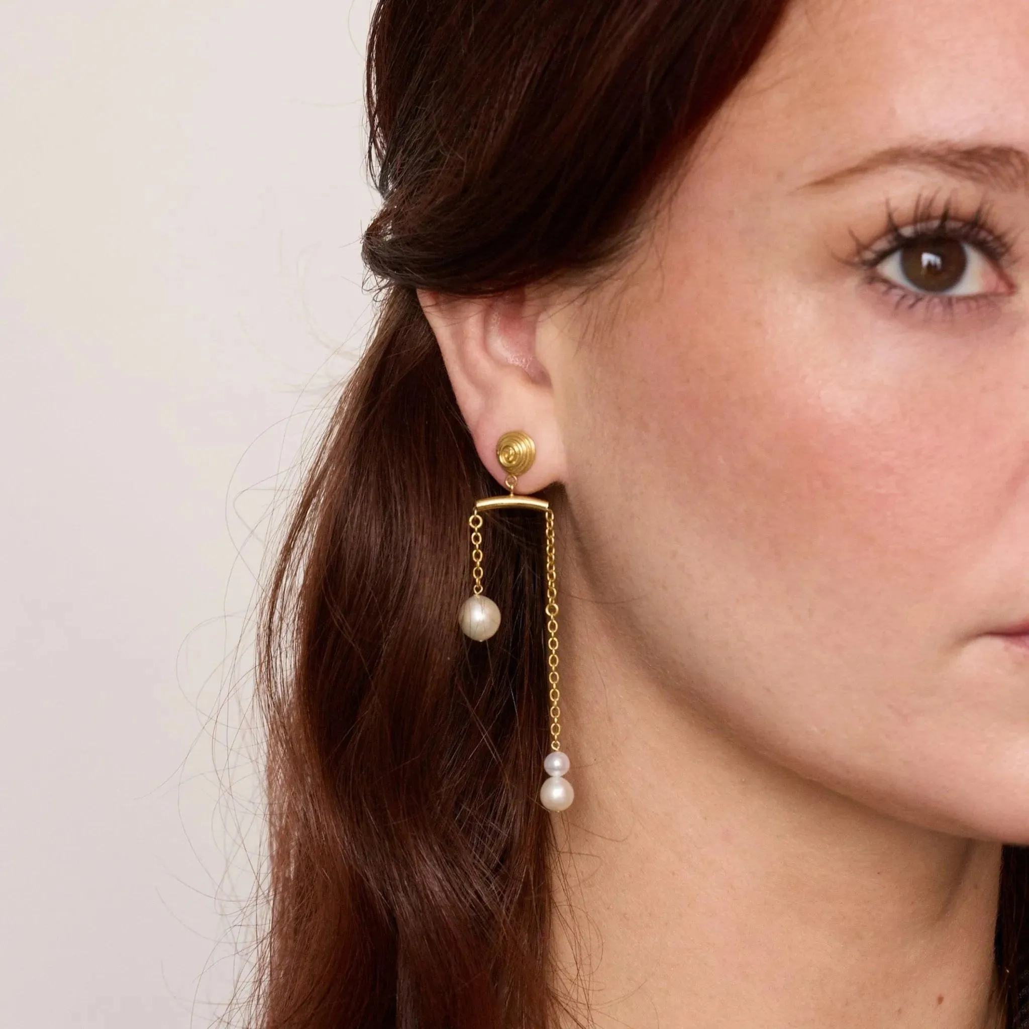 Pulley Pearl Stud Earrings