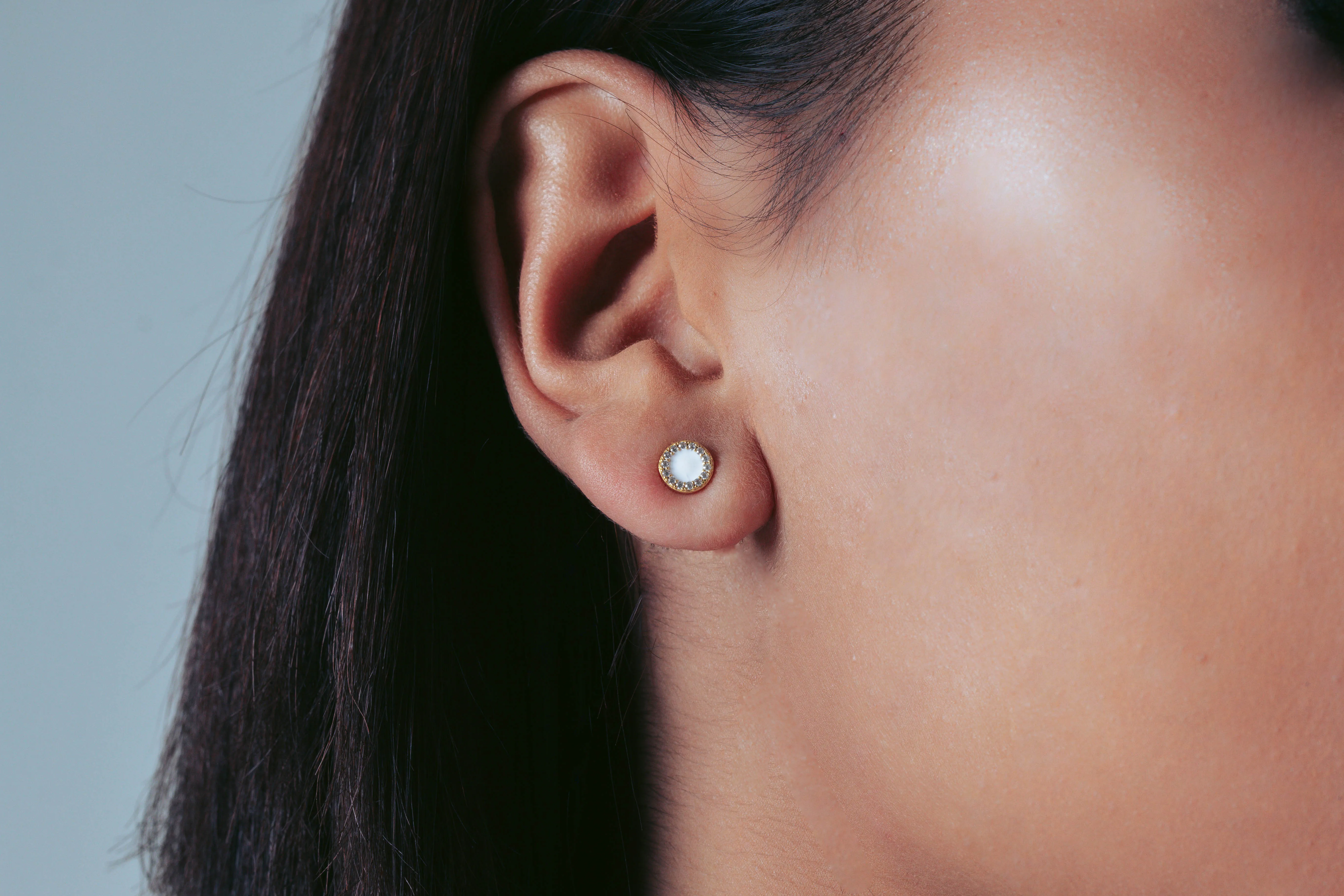 REFLECTION ENAMEL STUD EARRINGS GOLD & WHITE