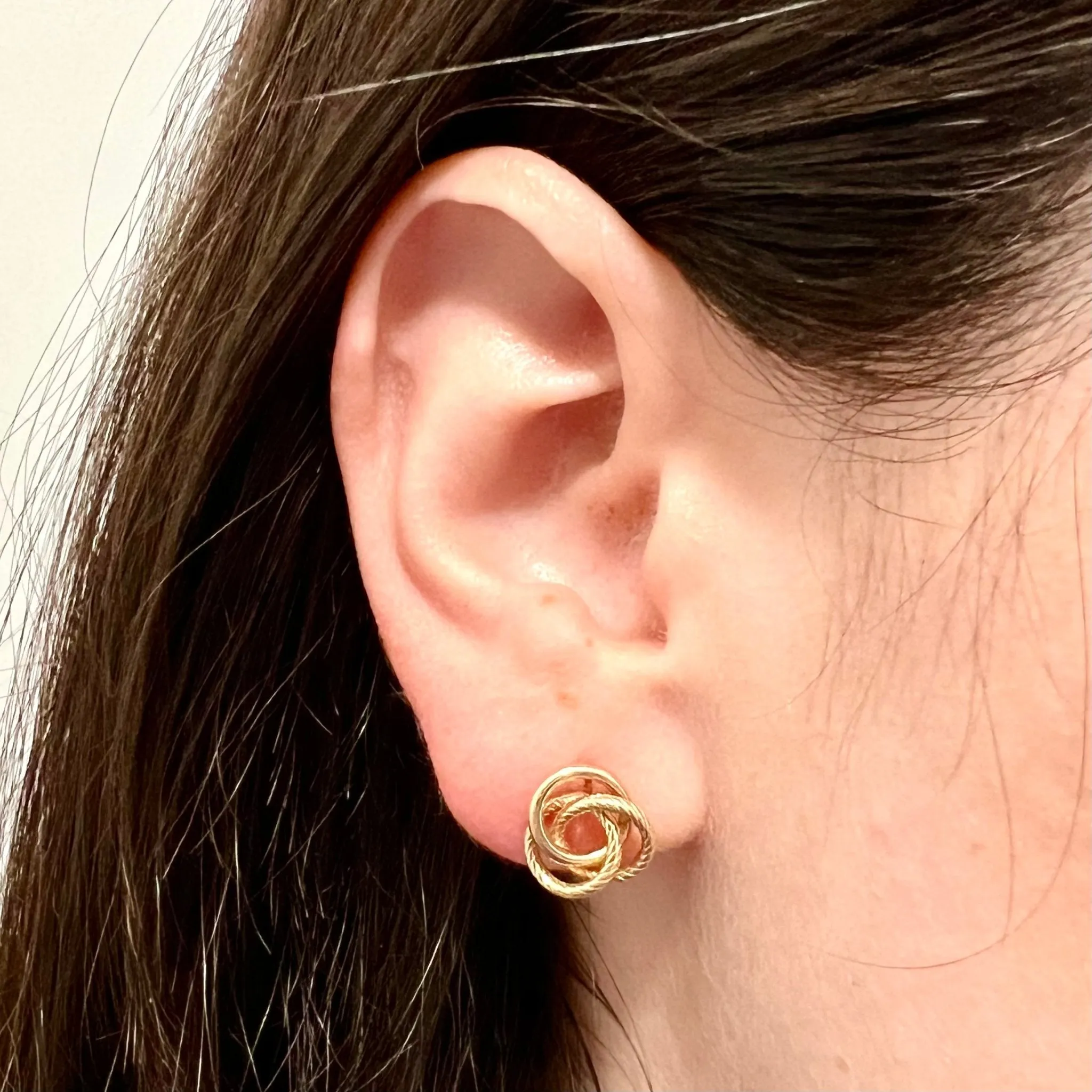 Single Vintage 14 Karat Yellow Gold Love Knot Stud Earring
