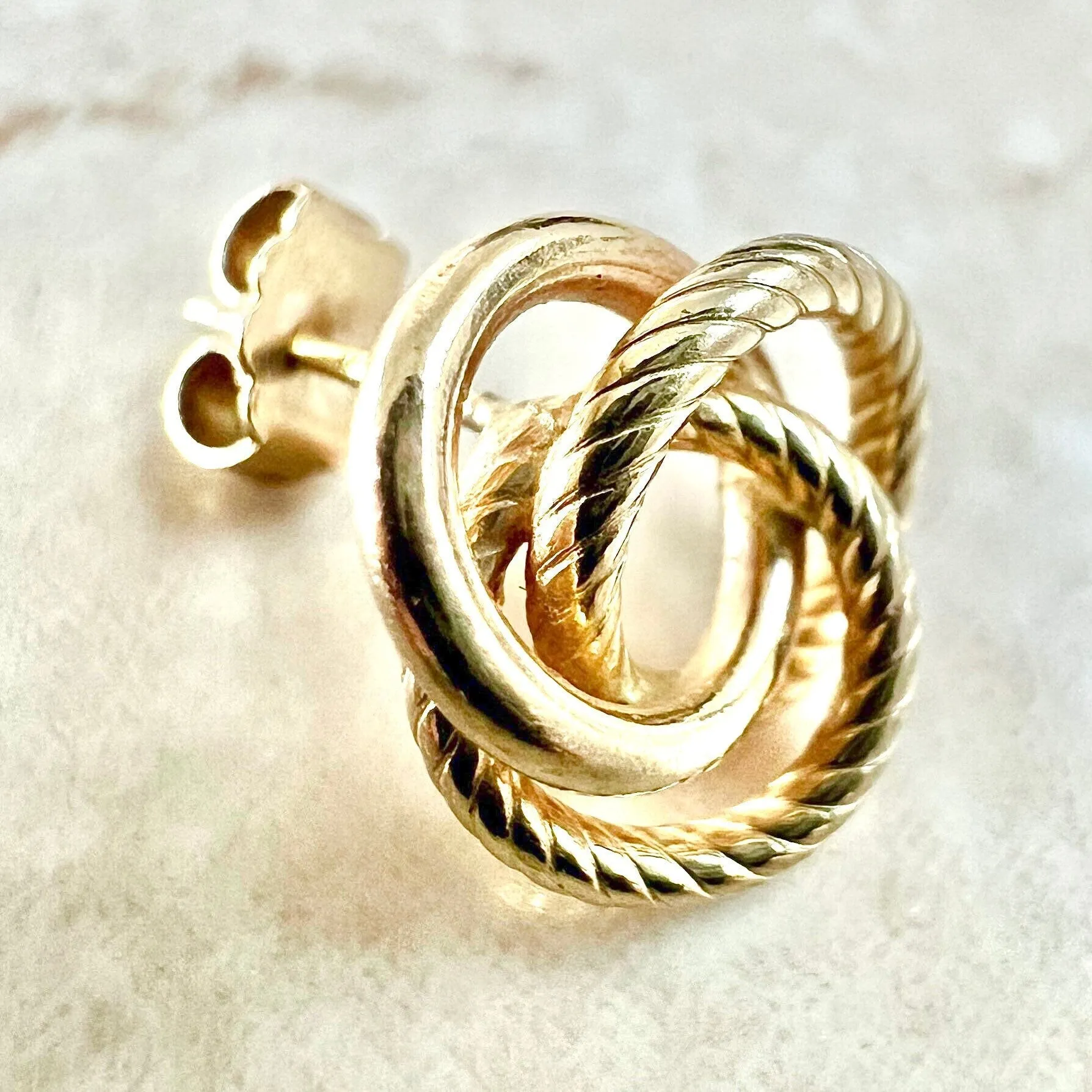 Single Vintage 14 Karat Yellow Gold Love Knot Stud Earring