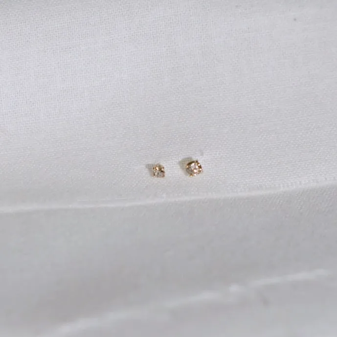 Tiny Diamond Stud Earring - Solid 14kt