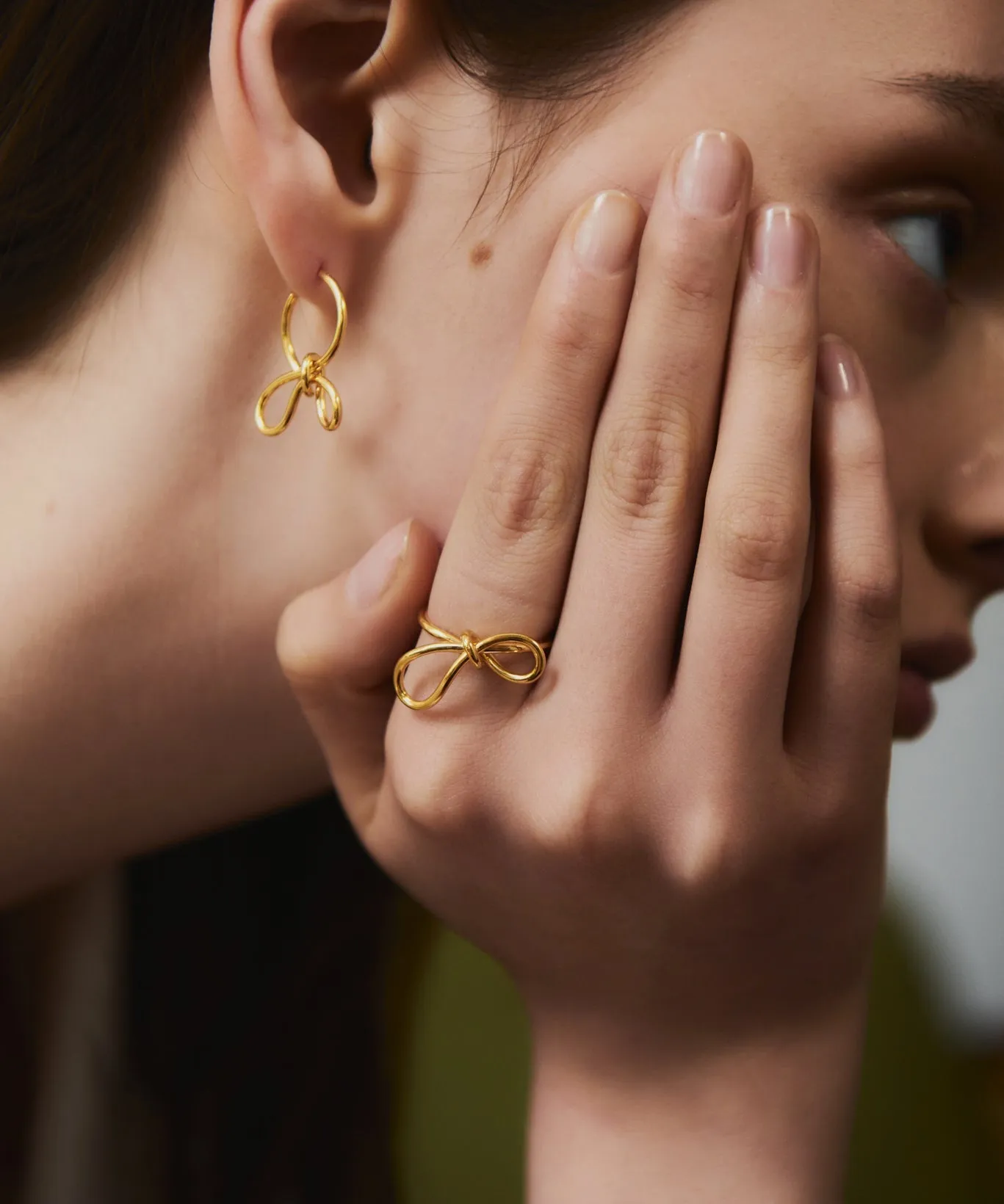 Tiny Fiocco Earrings | Gold plated