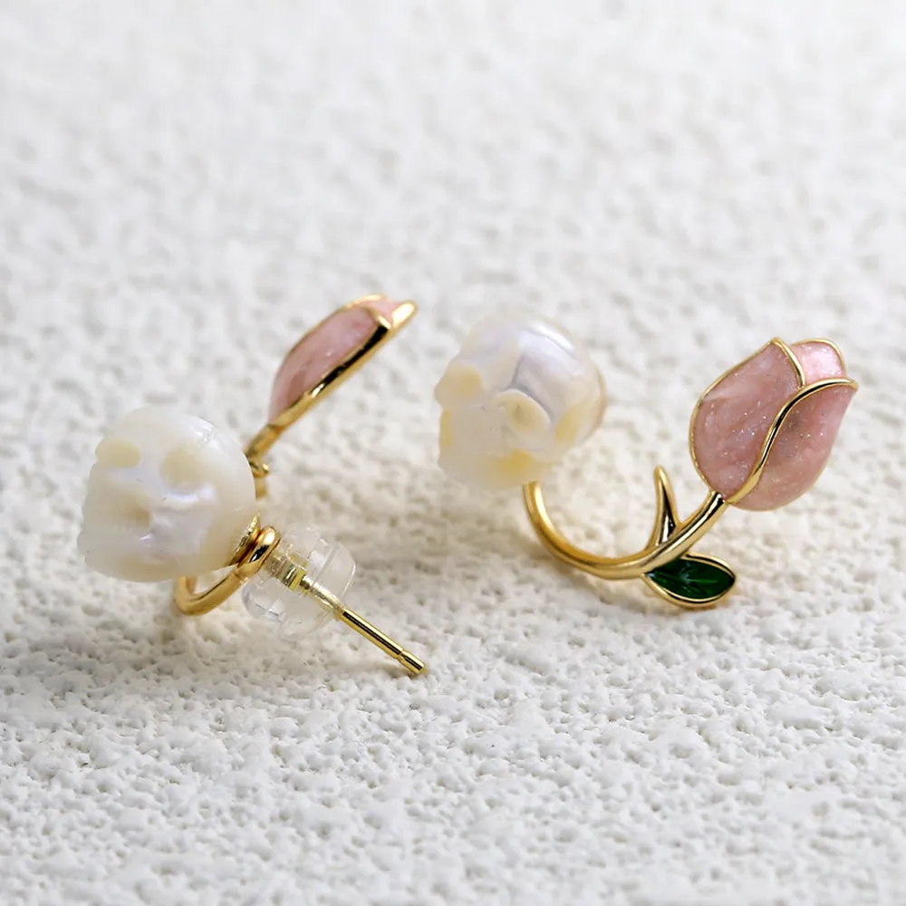 Tulip Pearl Skull Stud Earrings
