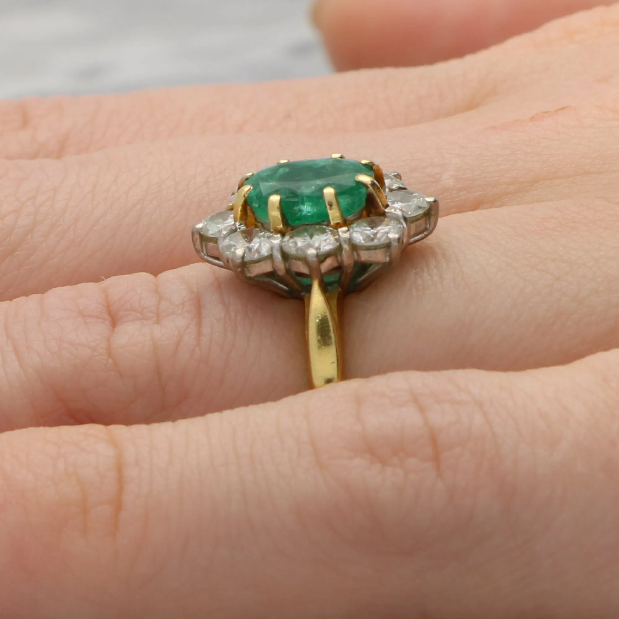 Vintage 1980'S Oval Emerald and Diamond Cluster Ring