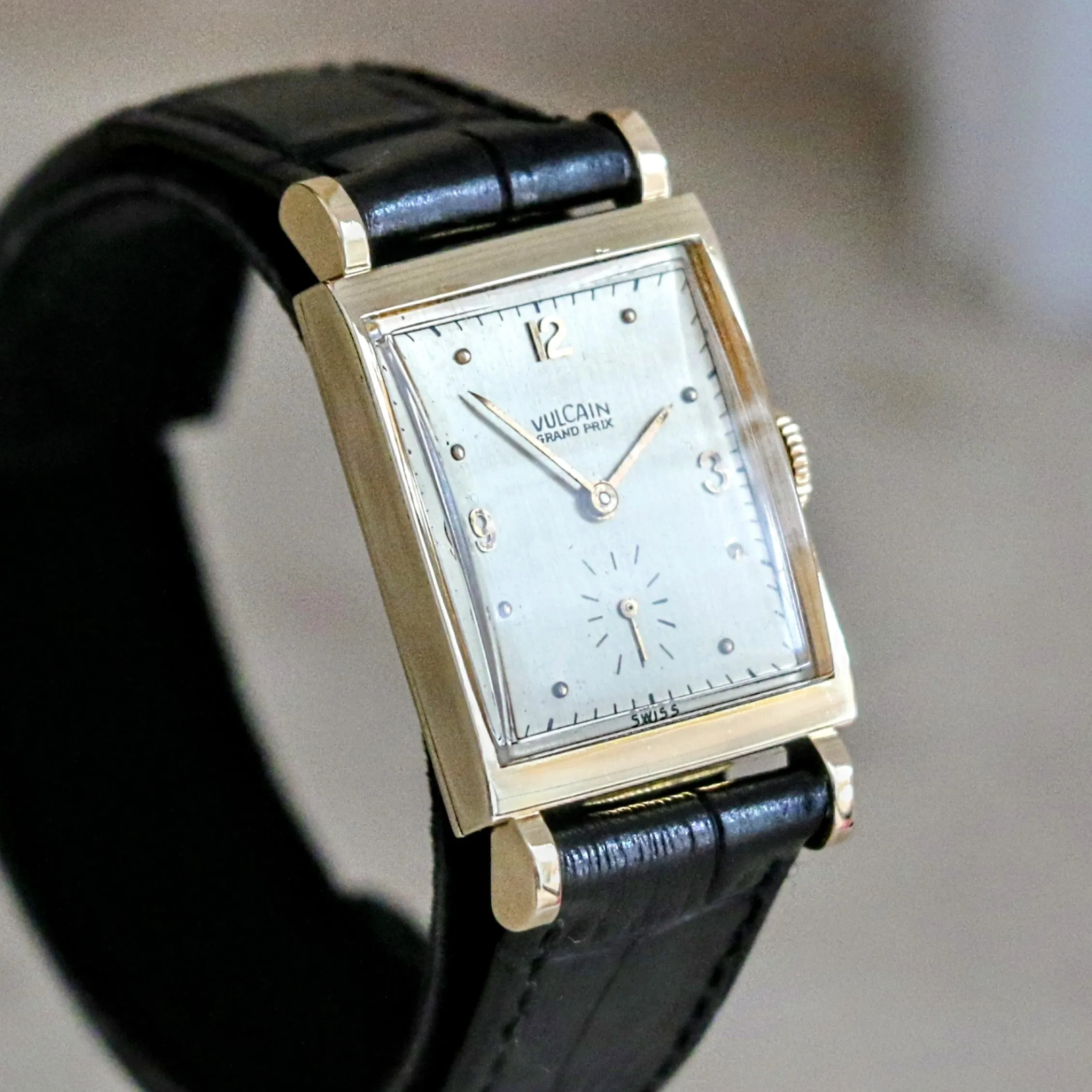 Vintage VULCAIN Wristwatch Swiss Stroboscopic Movement Caliber 708 17 Jewels Watch