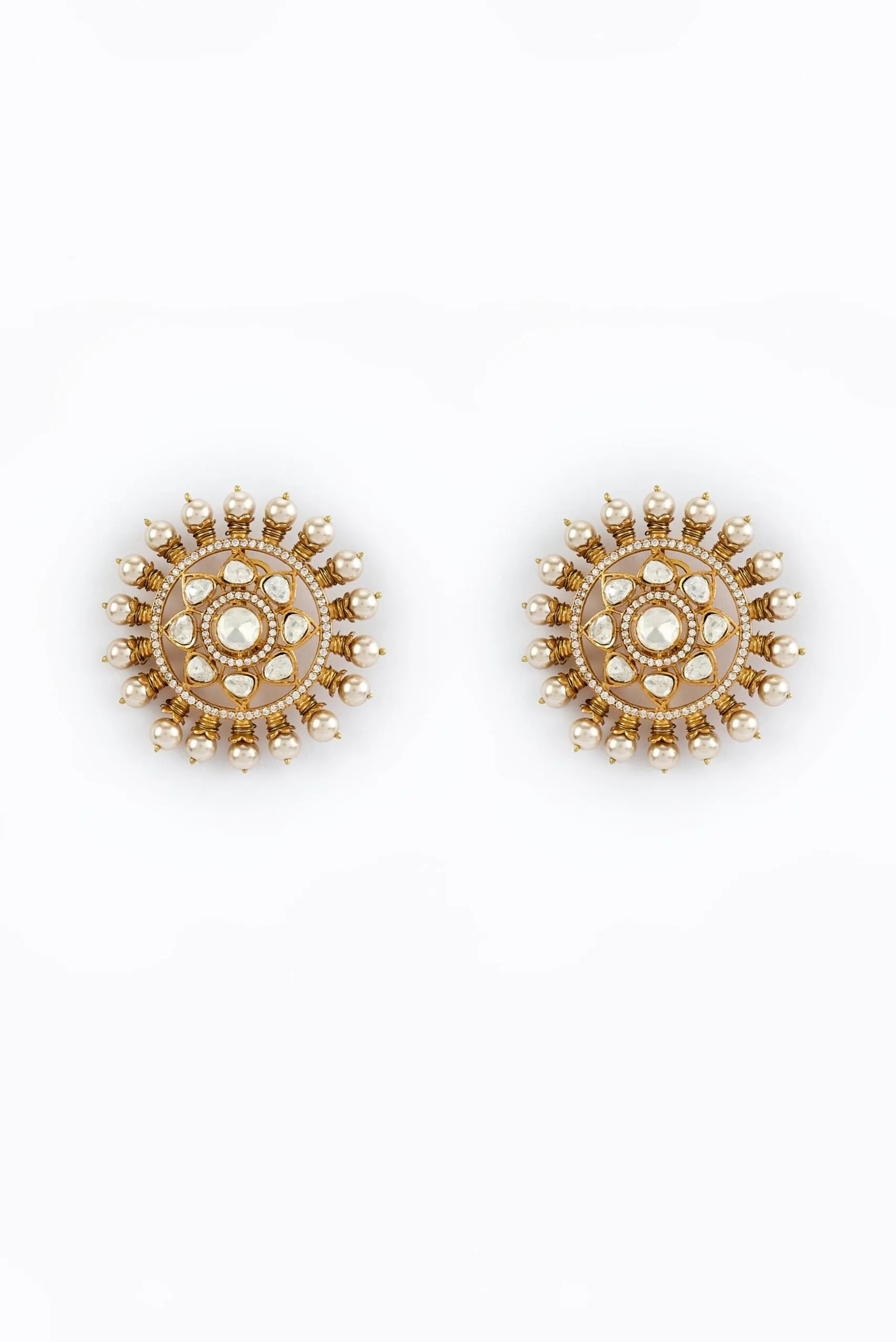 vivinia BY VIDHI MEHRA Saadgi Gold Plated Womens Pearl Pair of Stud Earrings (Freesize)