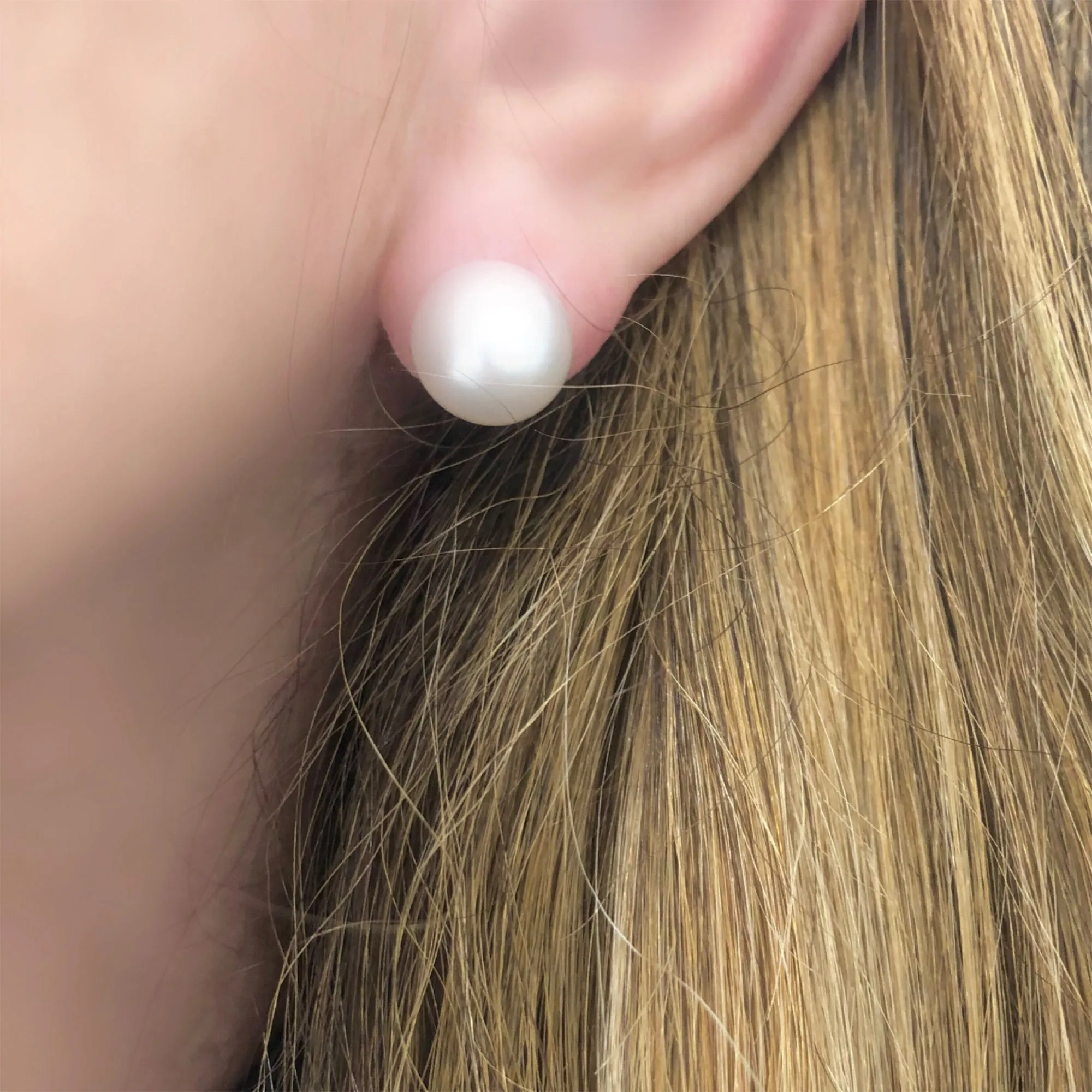 White South Sea Pearl Stud Earrings in 18 Karat Yellow Gold