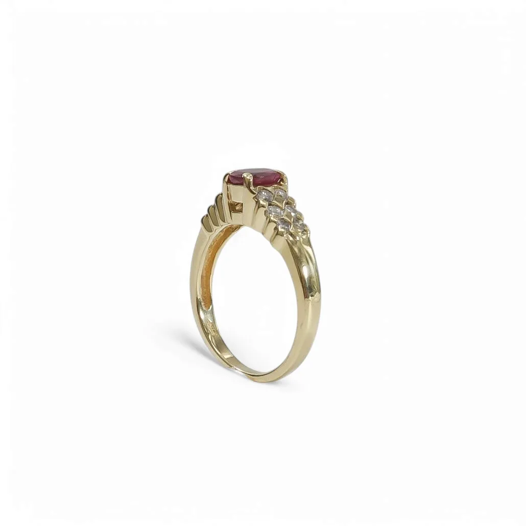 YELLOW GOLD LADY'S RING WITH NATURAL RUBY AND DIAMONDS.