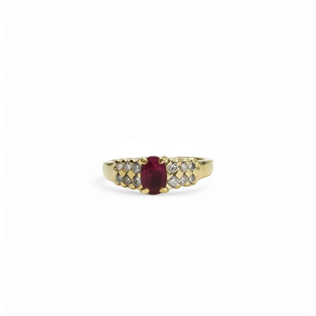 YELLOW GOLD LADY'S RING WITH NATURAL RUBY AND DIAMONDS.